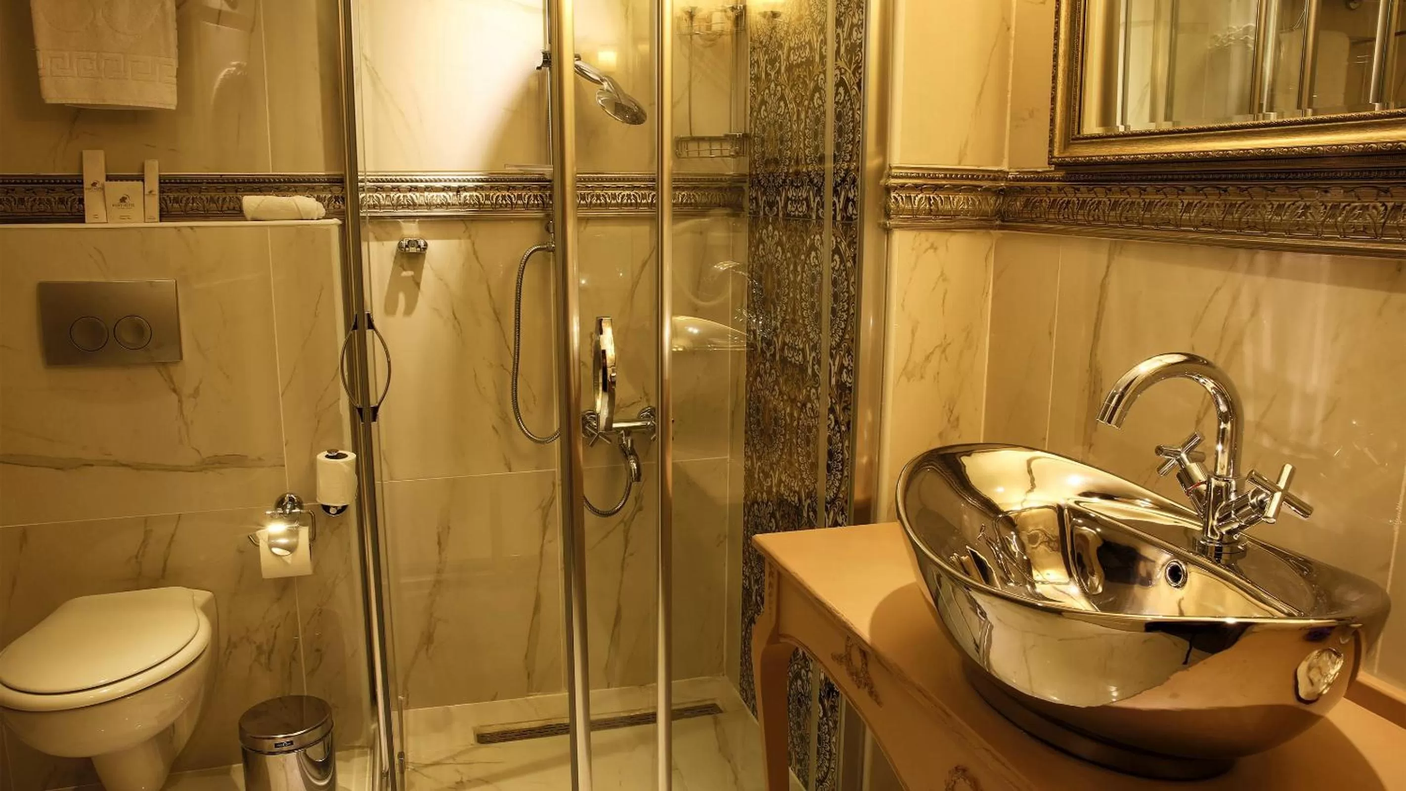 Bathroom in Port Hotel