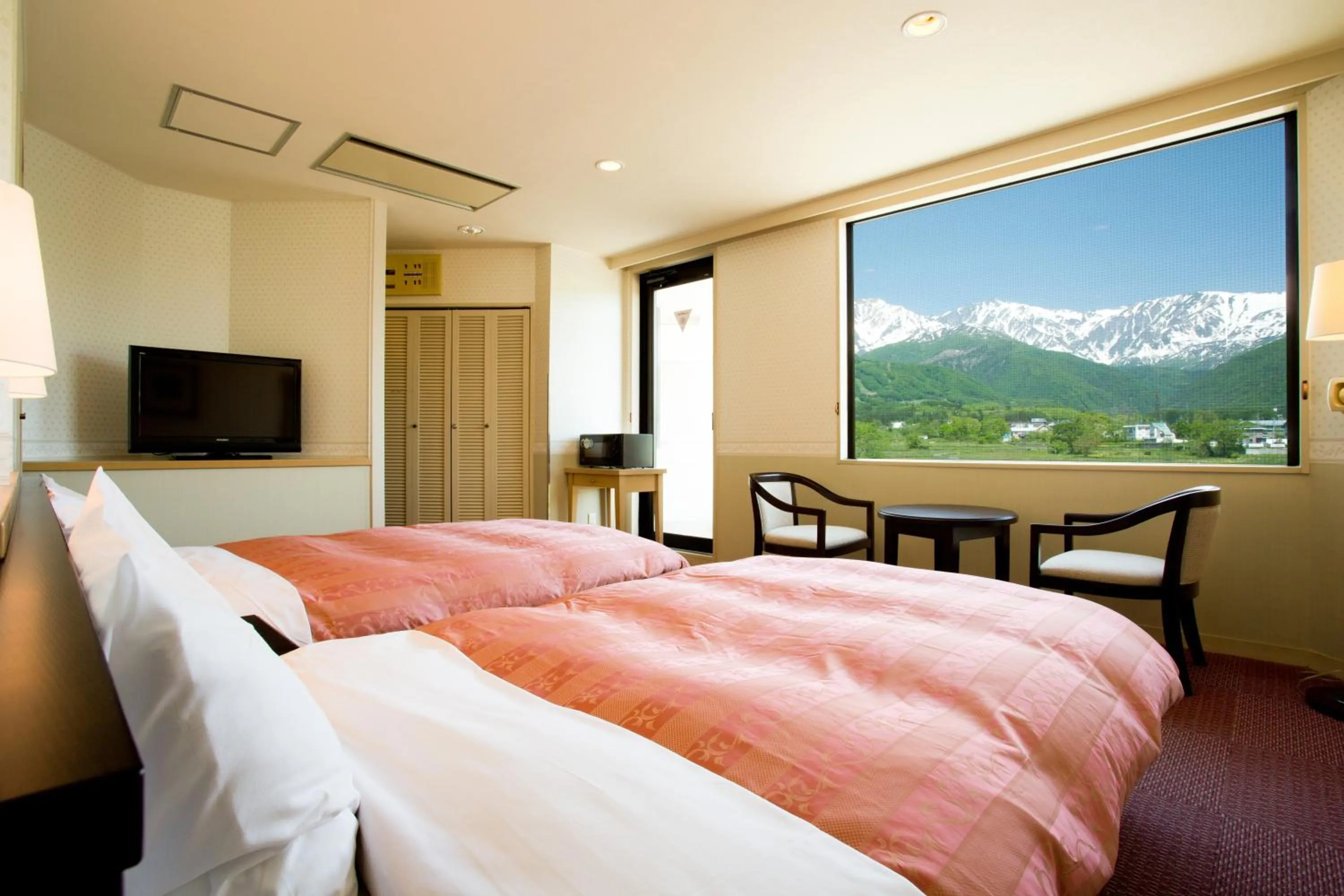 Photo of the whole room, Bed in Hotel Hakuba