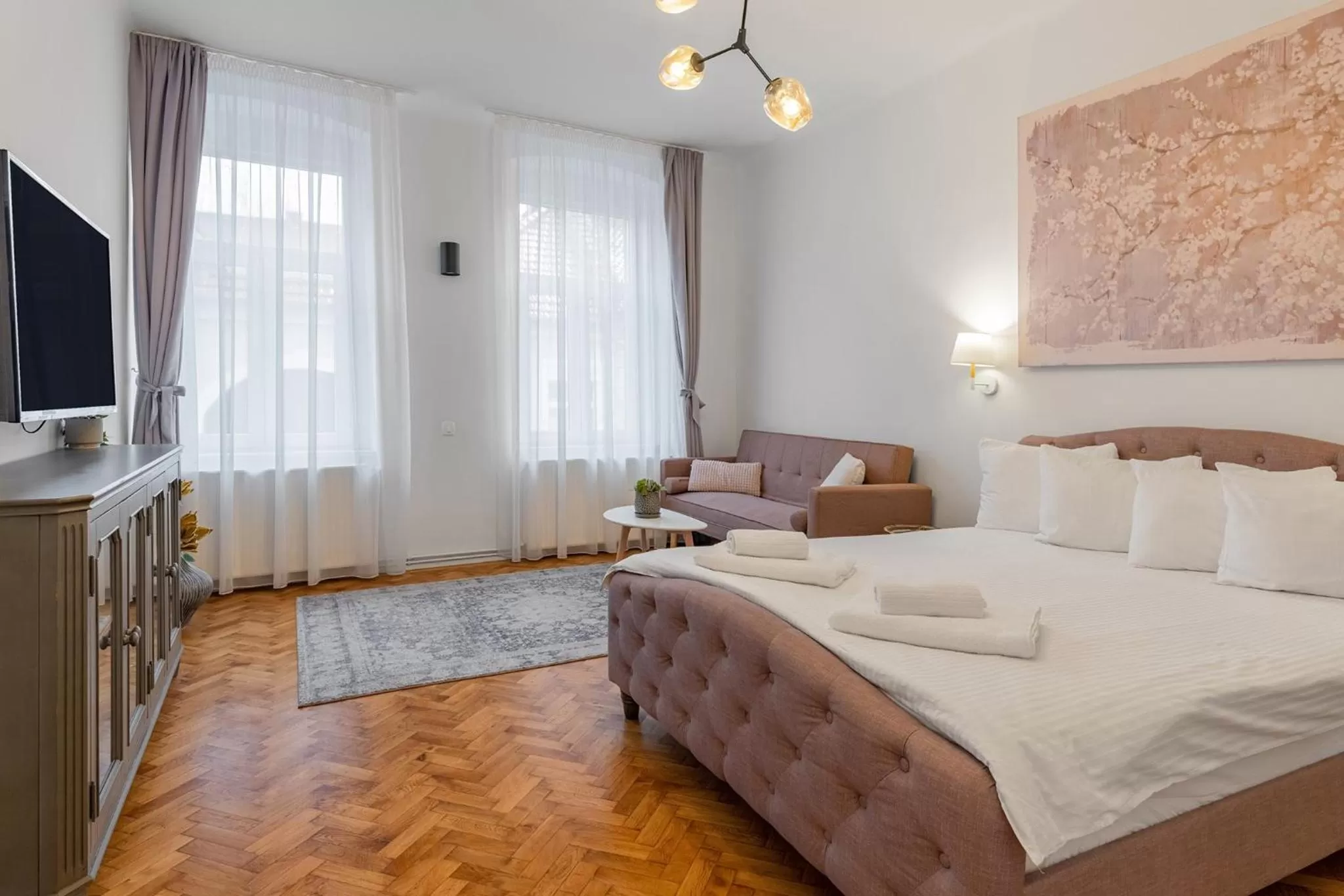 Bed in ALBERT RESIDENCE with PARKING