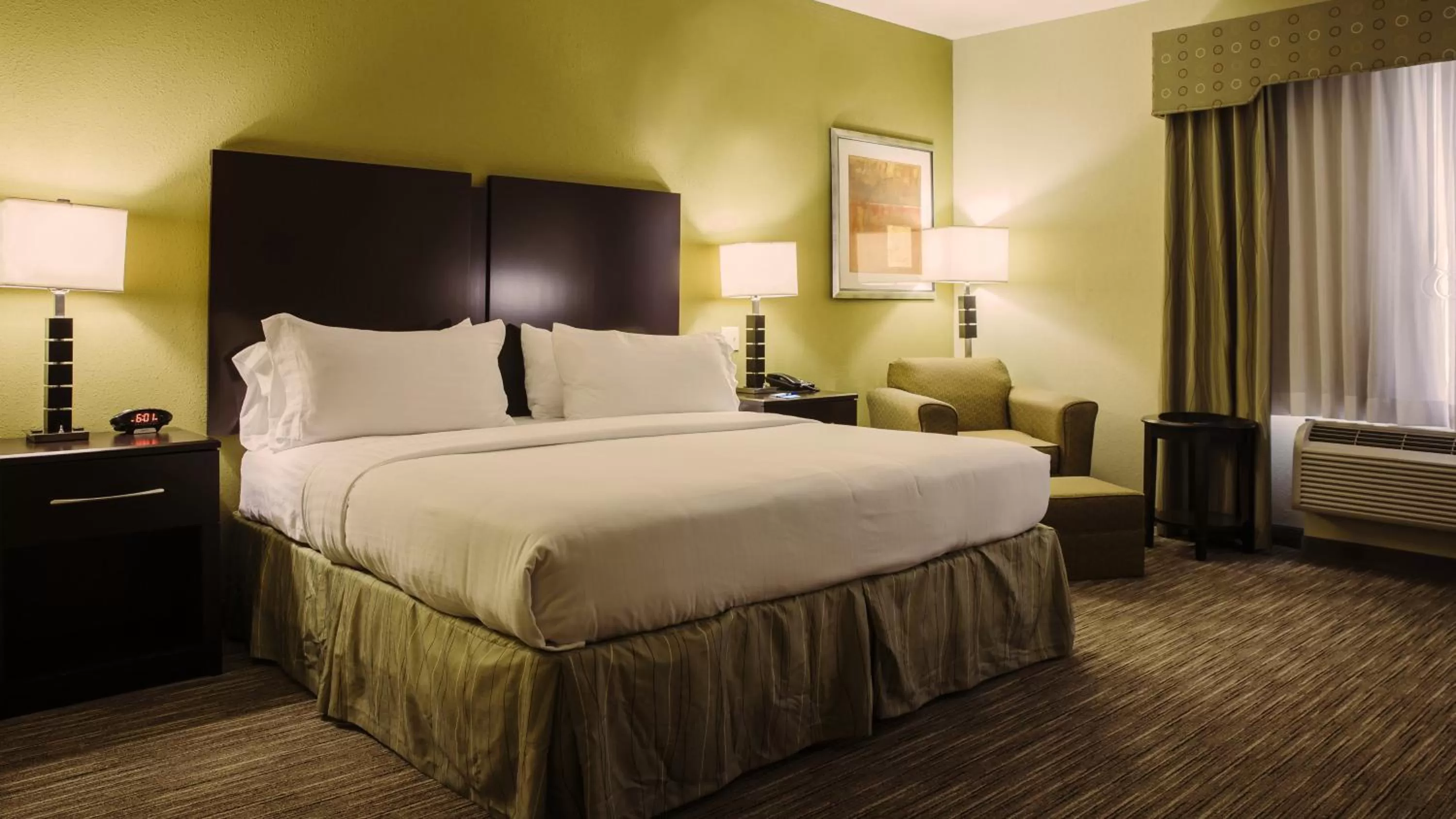 Photo of the whole room, Bed in Holiday Inn Express Hotel & Suites Waller by IHG