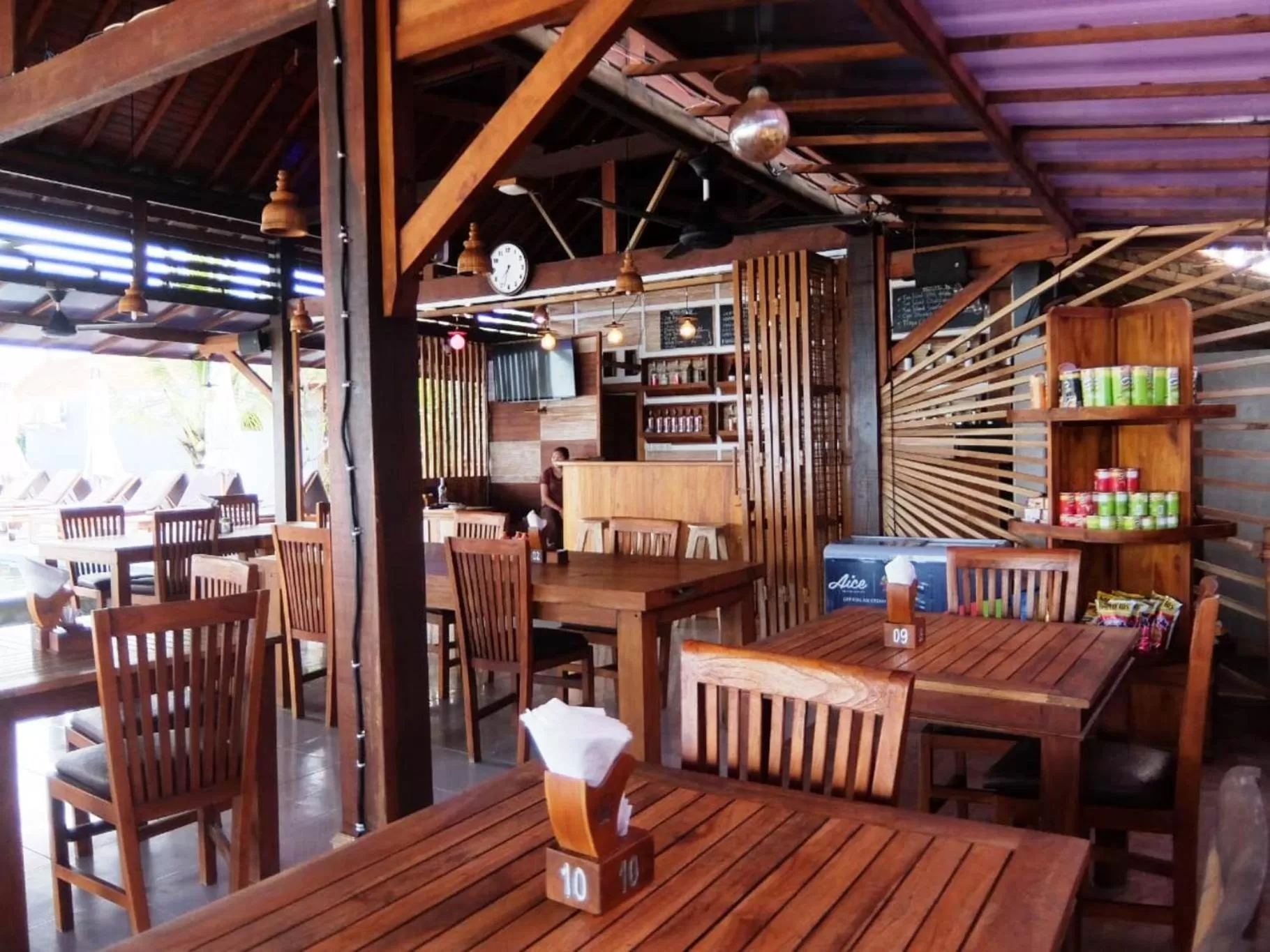 Restaurant/places to eat in Pemedal Beach Resort