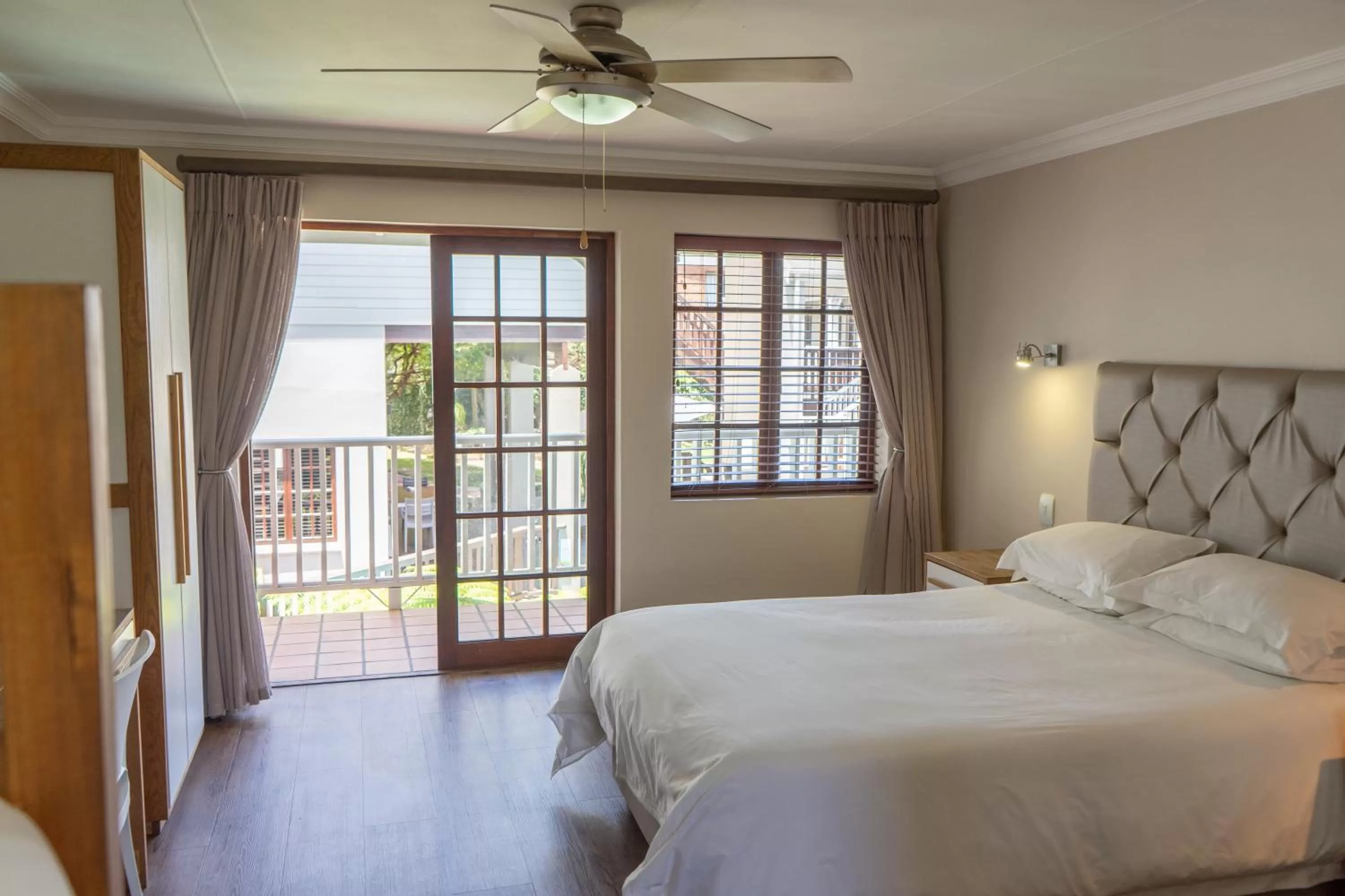 Photo of the whole room, Bed in Loerie Guest Lodge