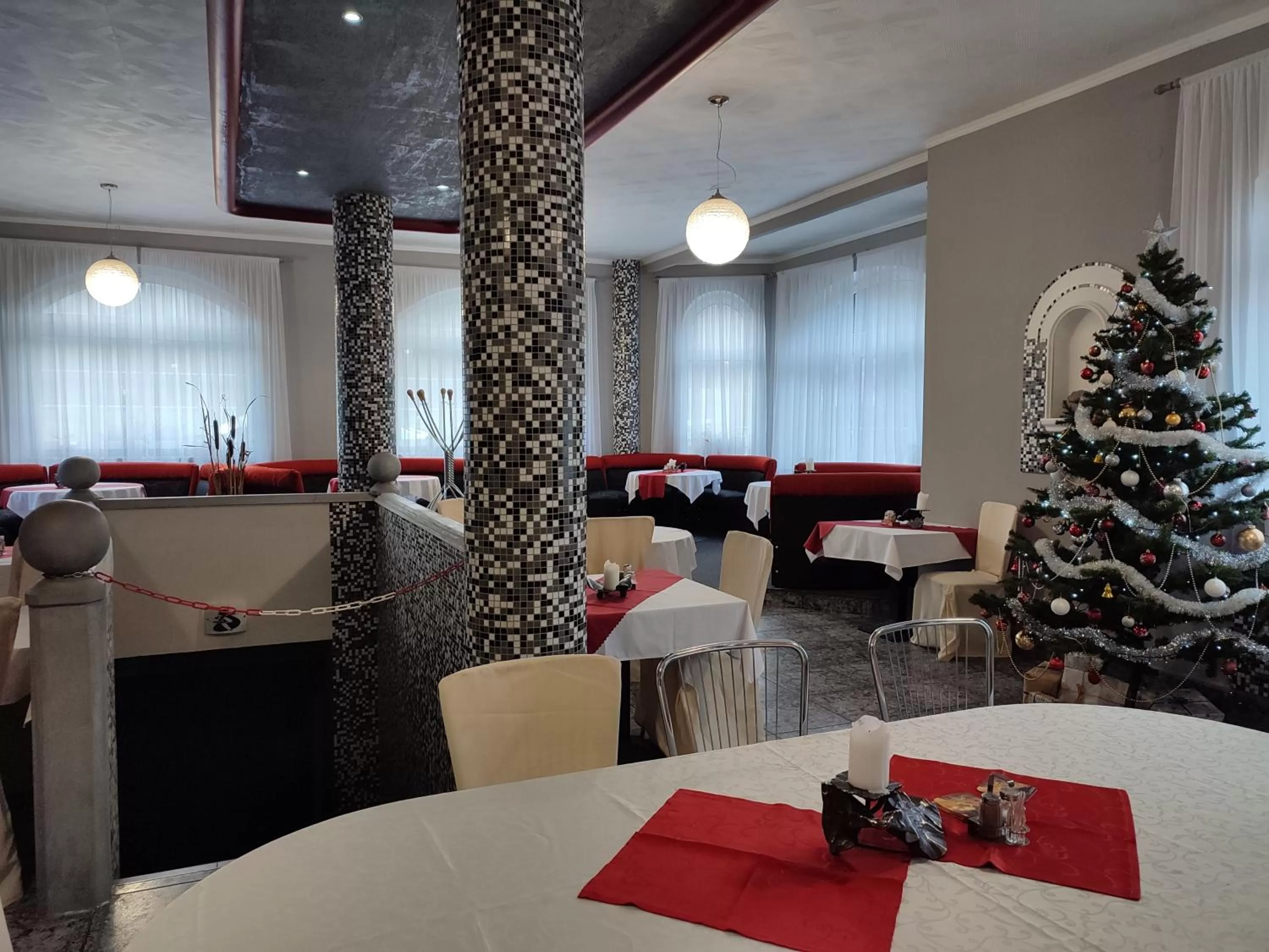 Restaurant/places to eat in Hotel Bohemia Excellent