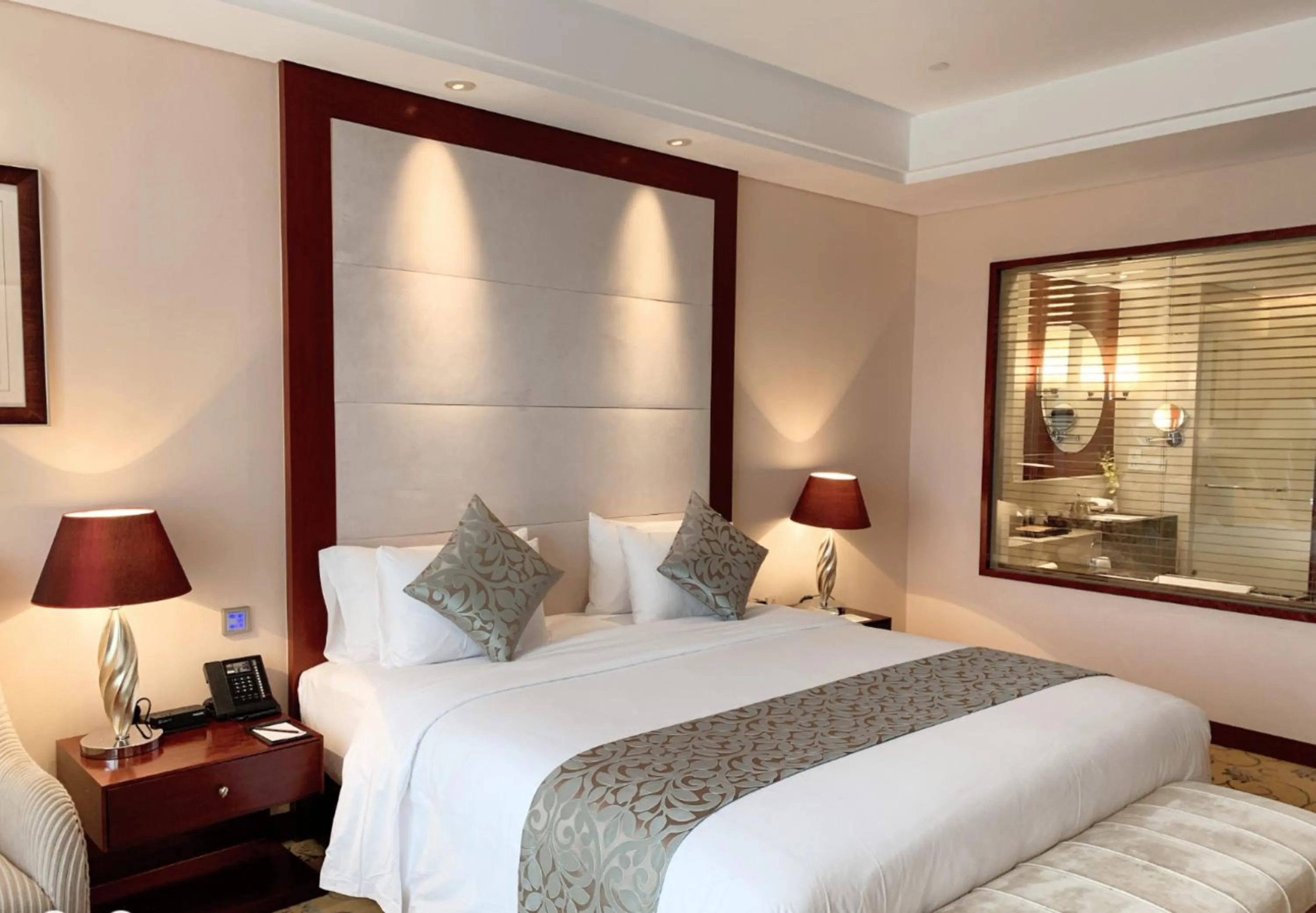 Bed in Howard Johnson Tropical Garden Plaza Kunming Chenggong