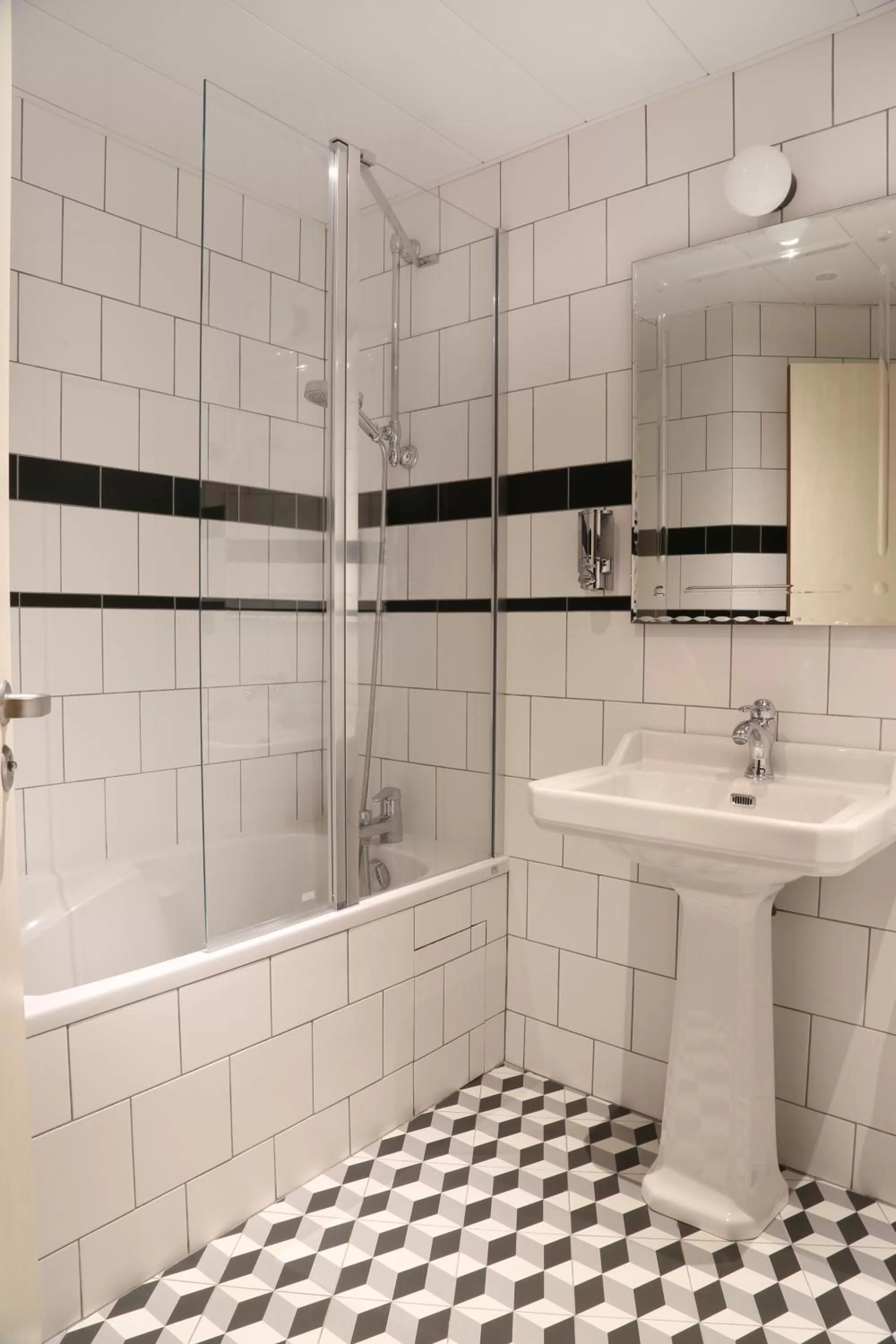 Bathroom in Hotel André Latin