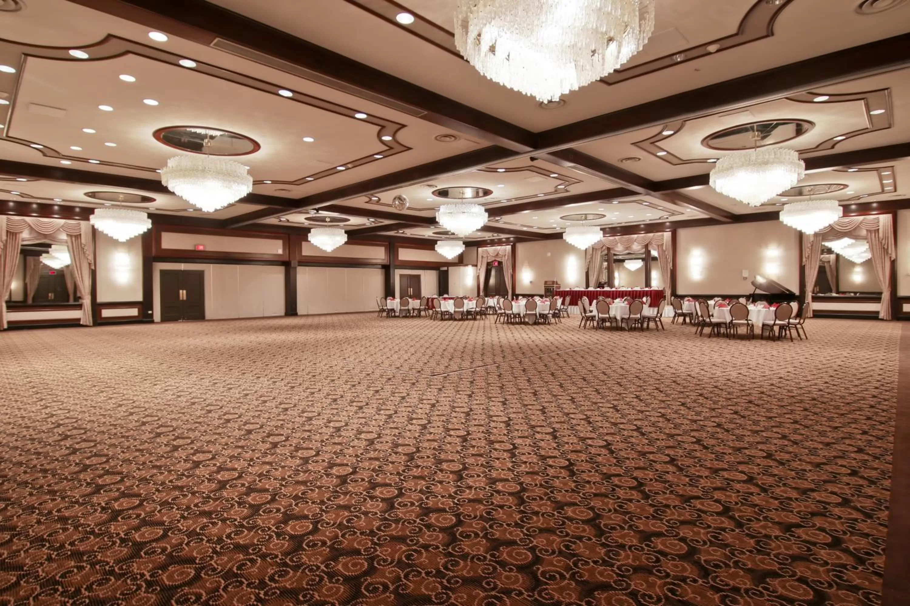 Banquet/Function facilities in Chateau Lacombe Hotel