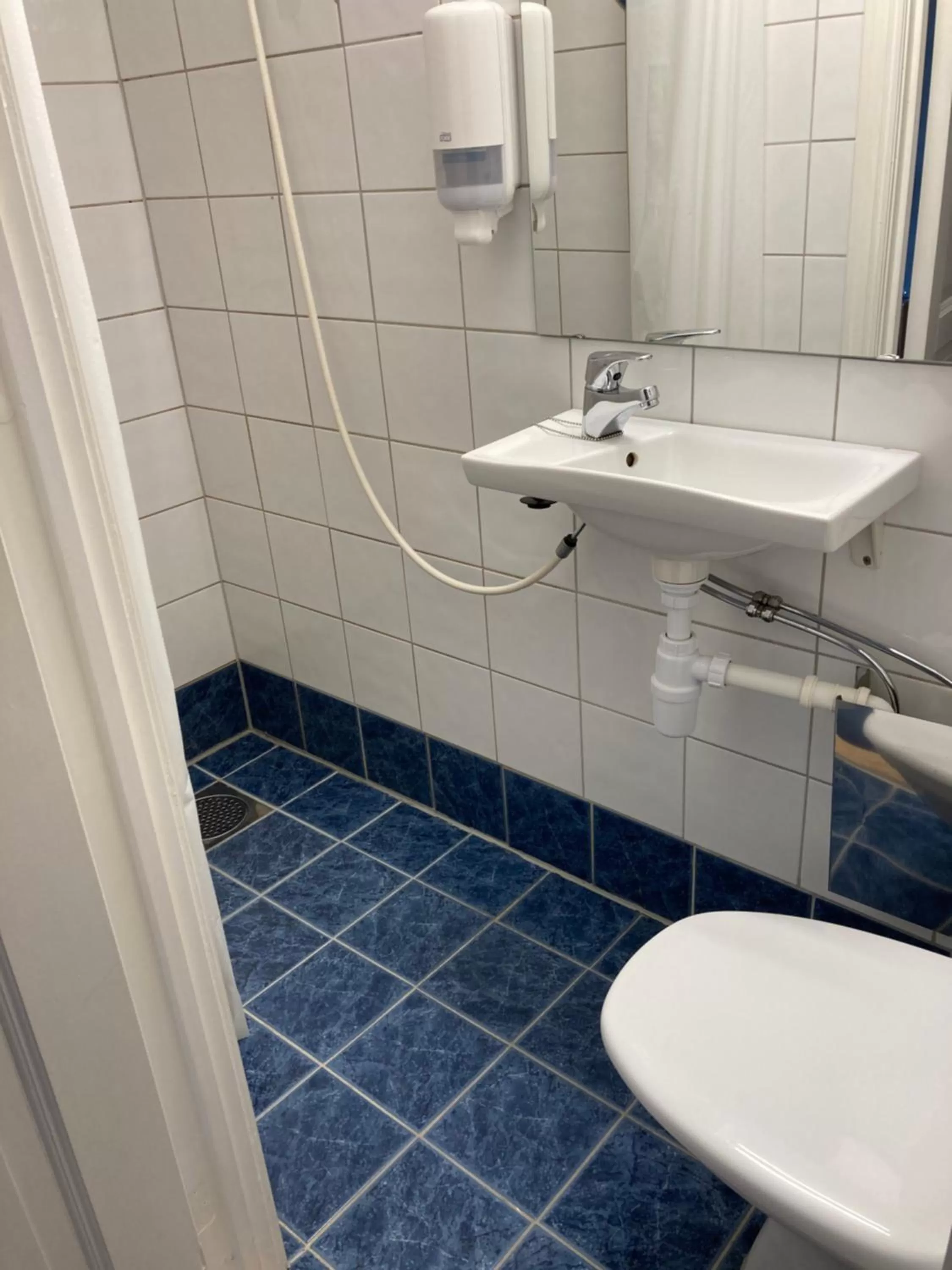 Bathroom in Førde Pensjonat