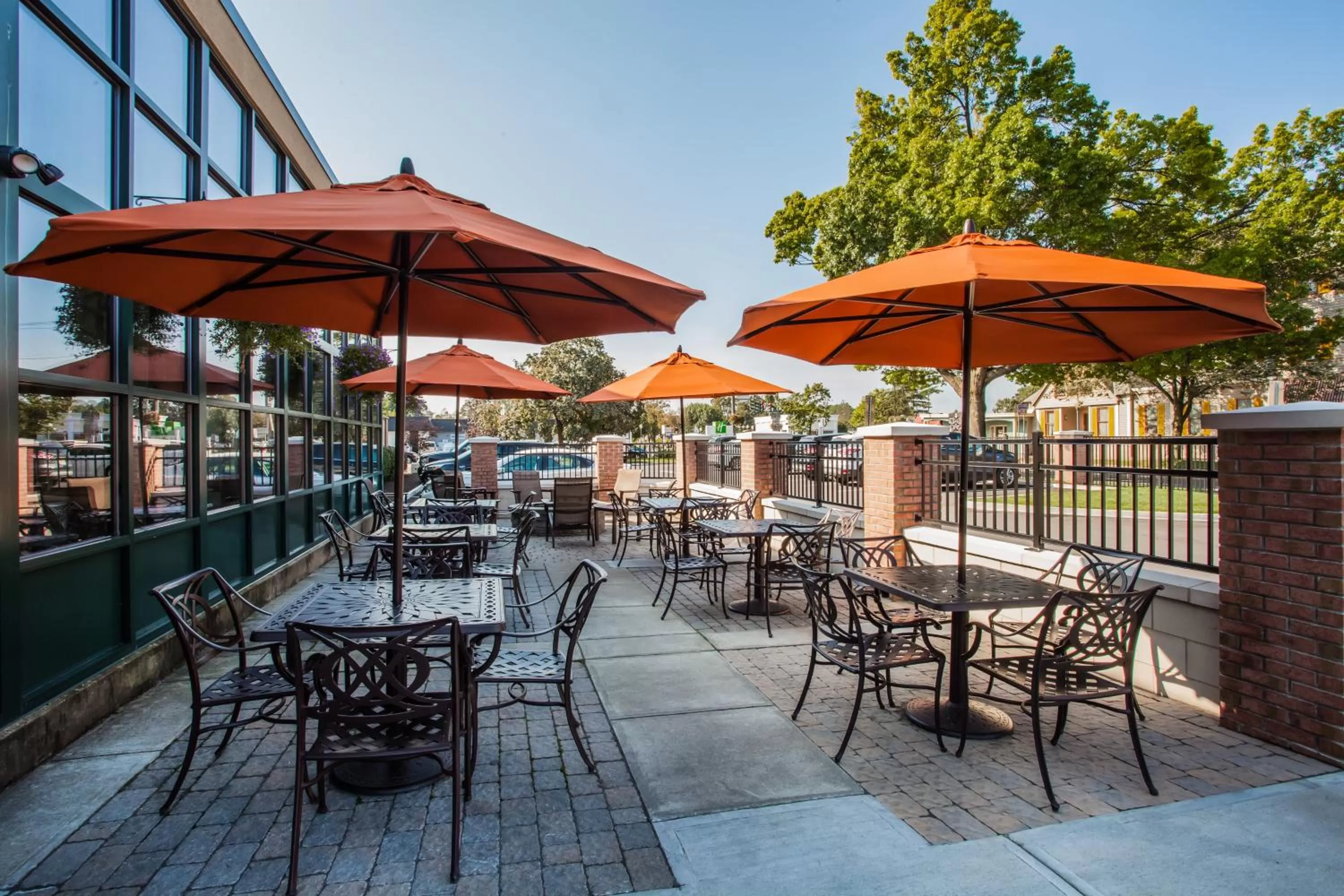 Lounge or bar in Holiday Inn Saratoga Springs by IHG