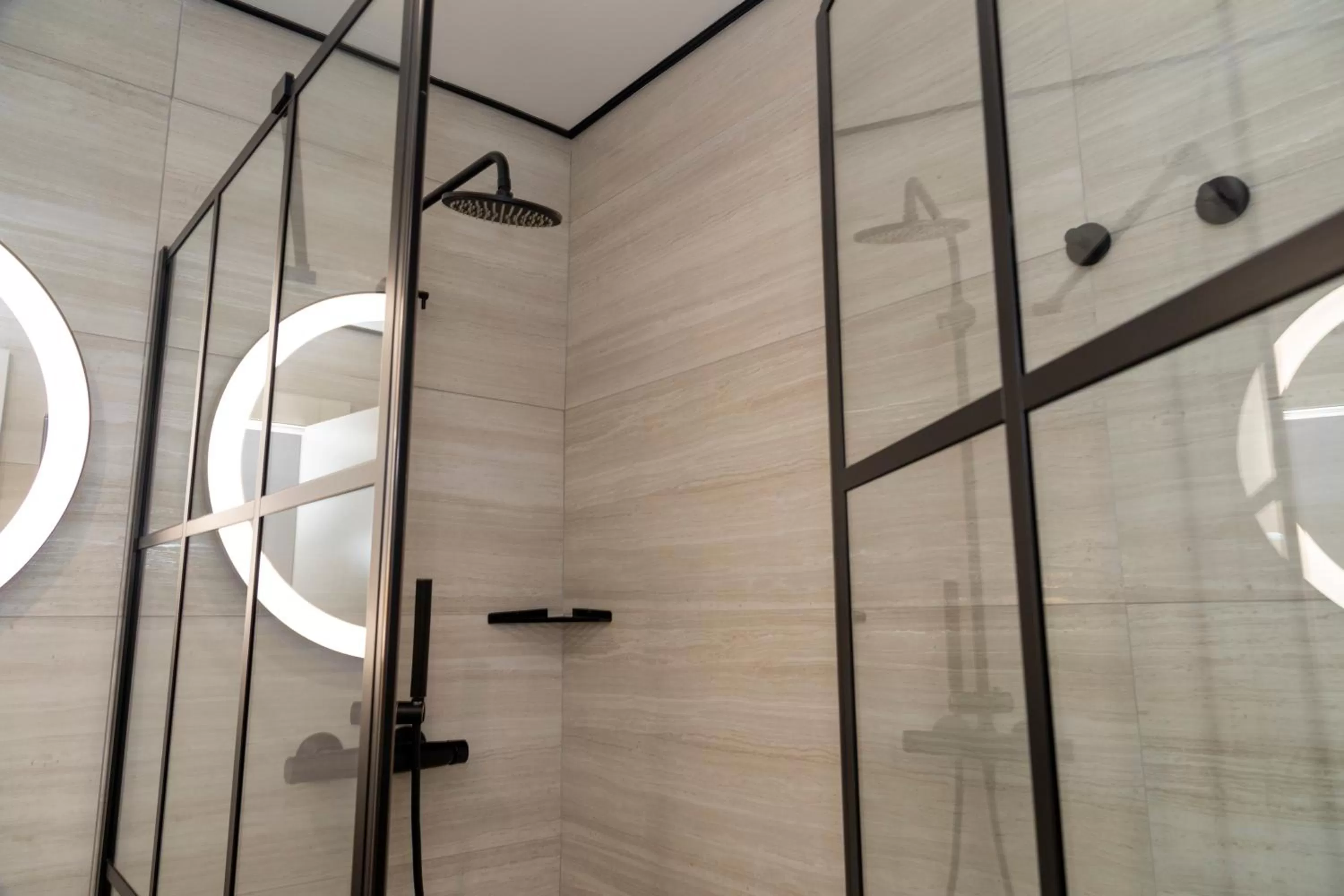 Shower in Smartrental Collection Gran Vía Centric