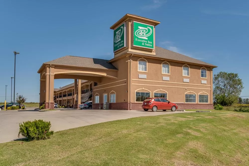 Facade/entrance in Executive Inn & Suites Cushing