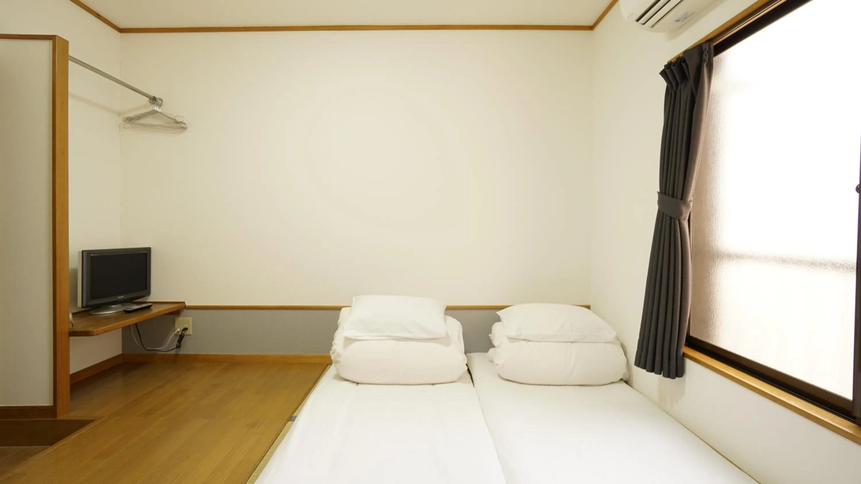 Photo of the whole room, Bed in House Ikebukuro