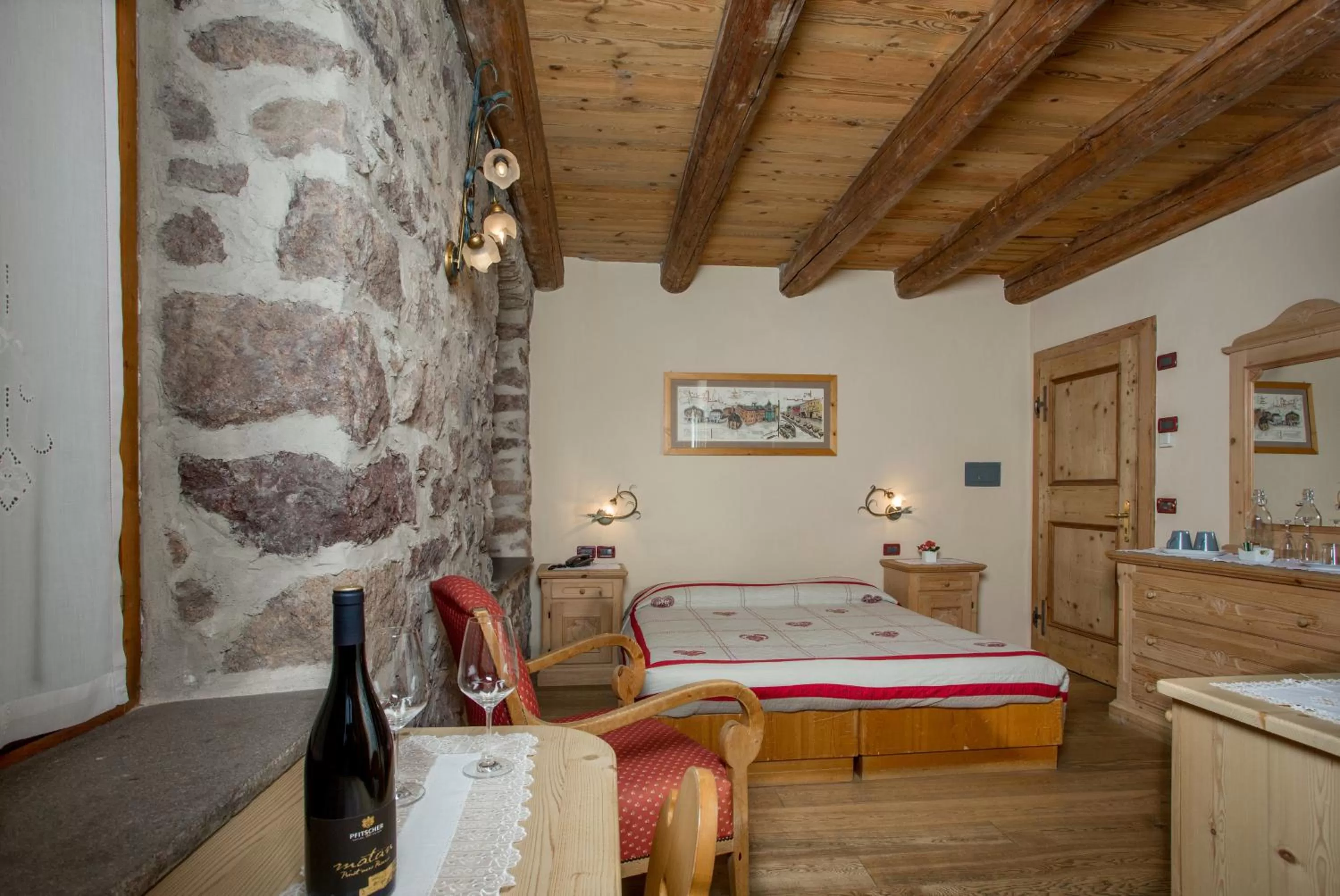 Bed in Historic Hotel Ristorante La Stua