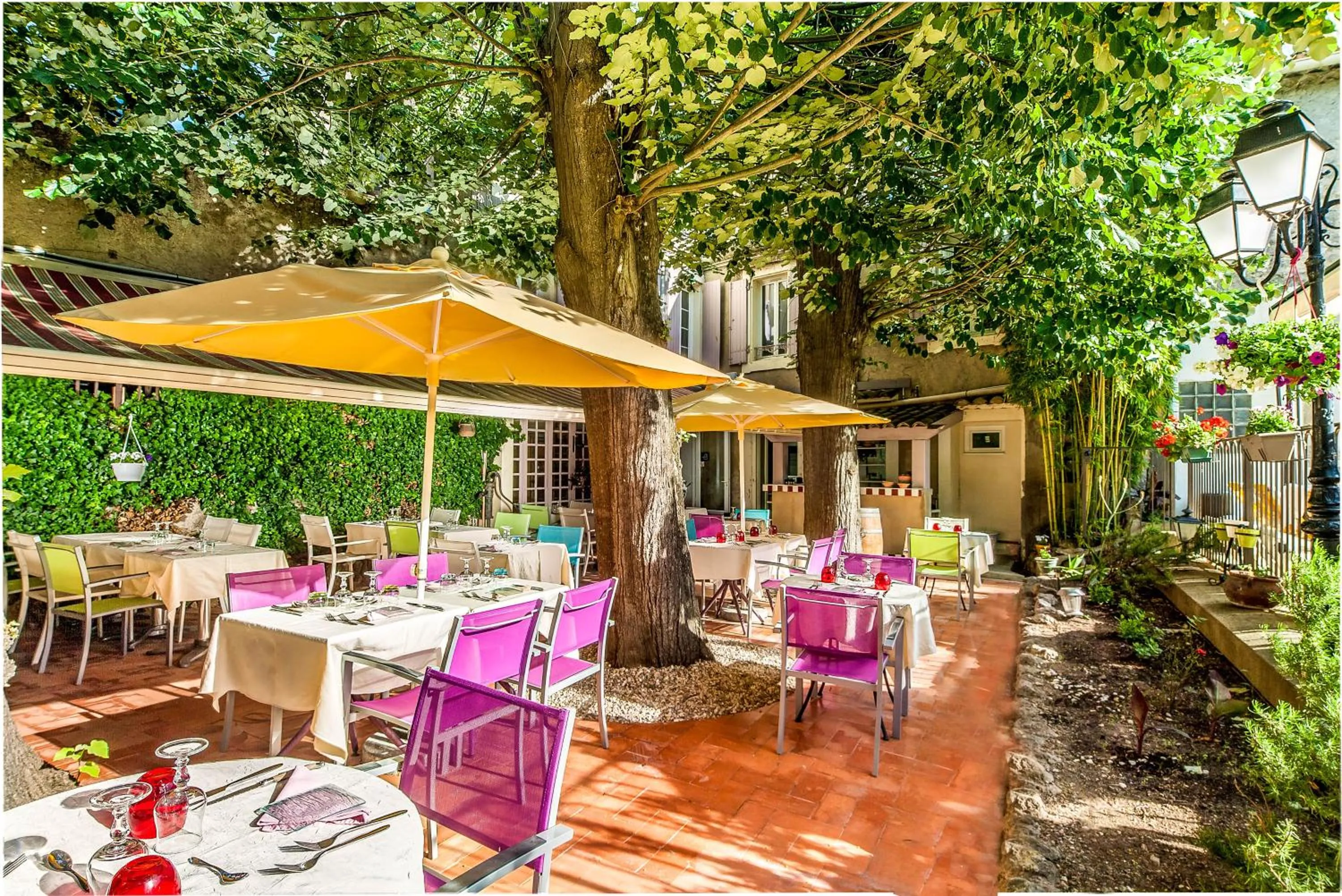 Patio in Logis Hôtel Restaurant Résidence