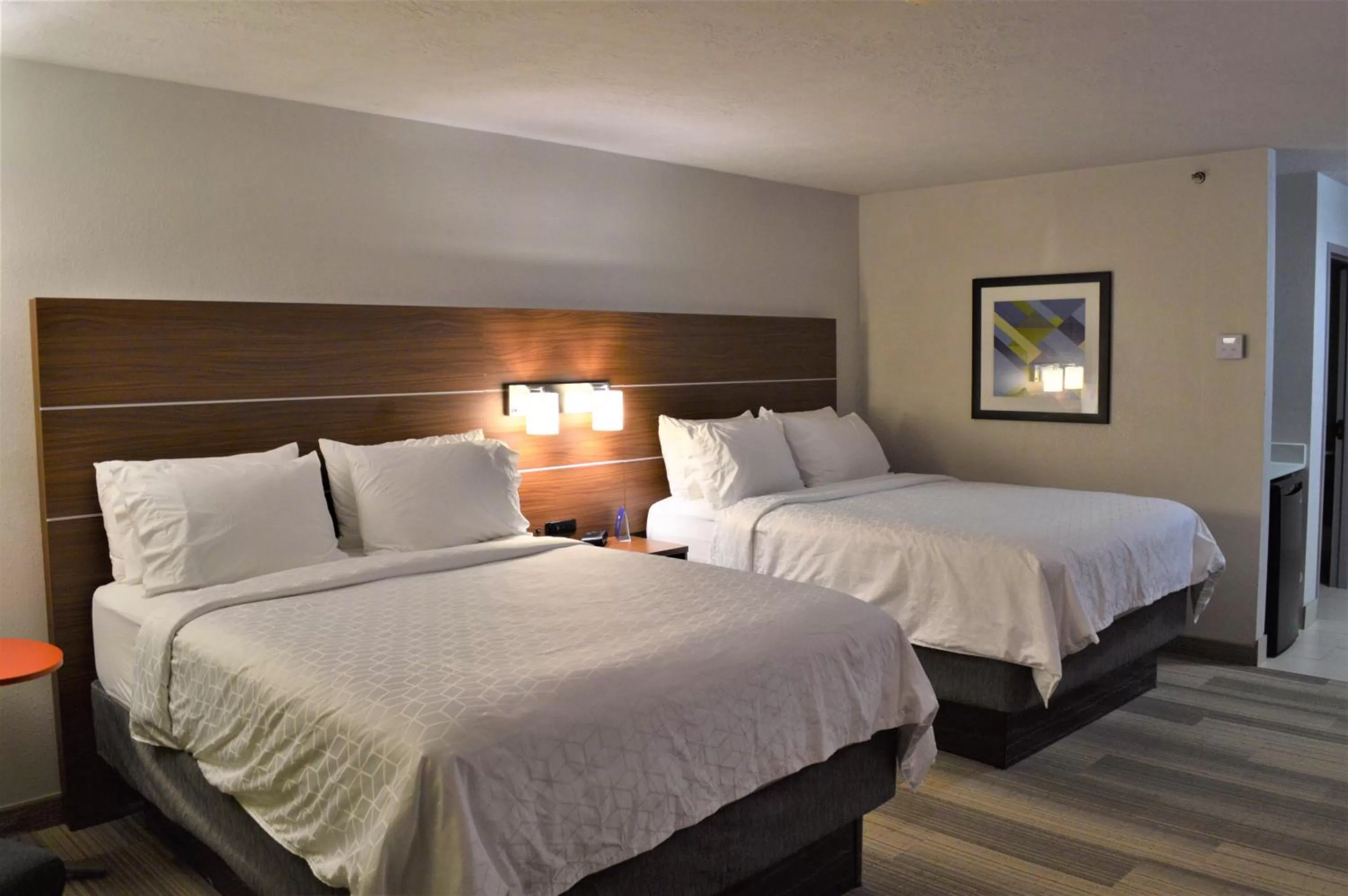 Photo of the whole room, Bed in Holiday Inn Express & Suites Batesville by IHG