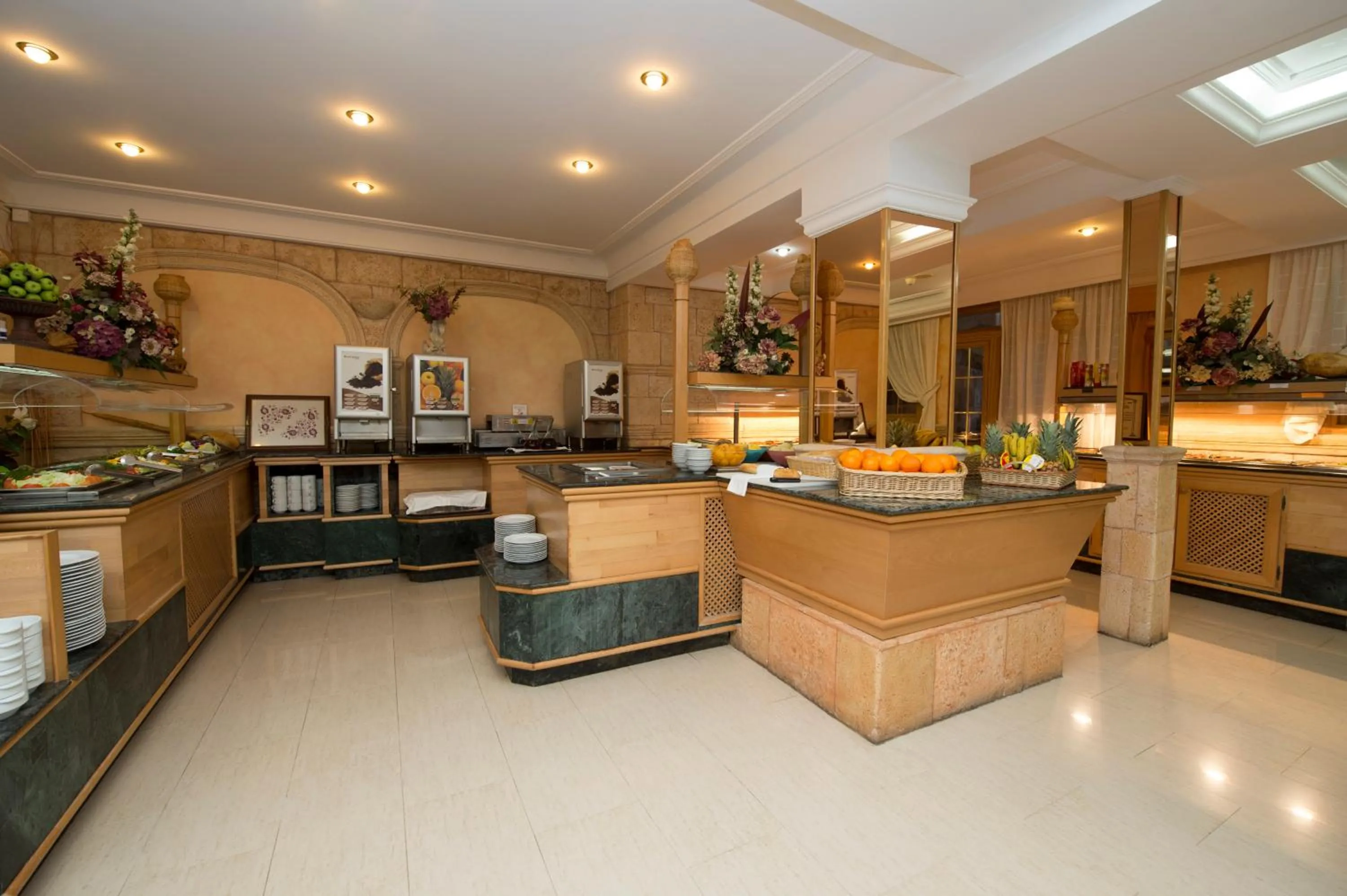 Restaurant/places to eat in Hotel Venecia Paguera