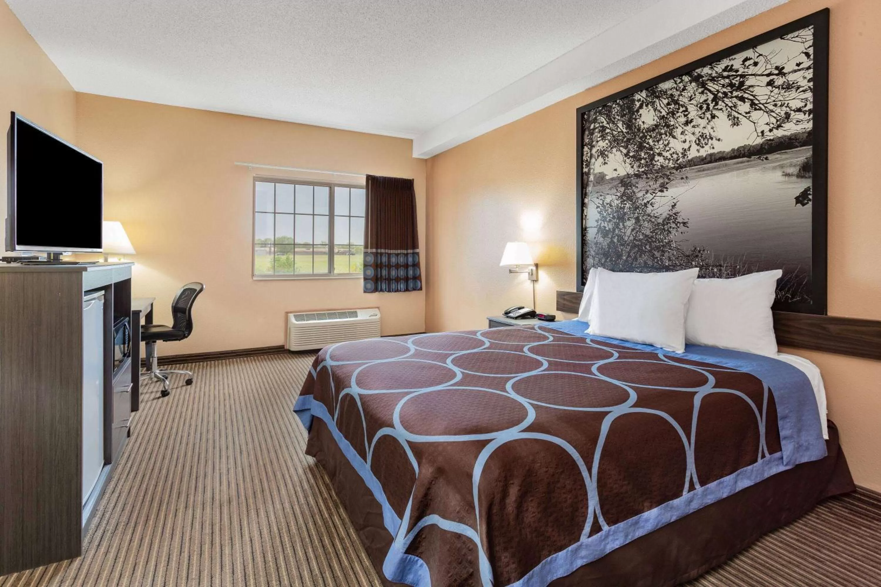 Photo of the whole room, Bed in Super 8 by Wyndham Fort Dodge IA