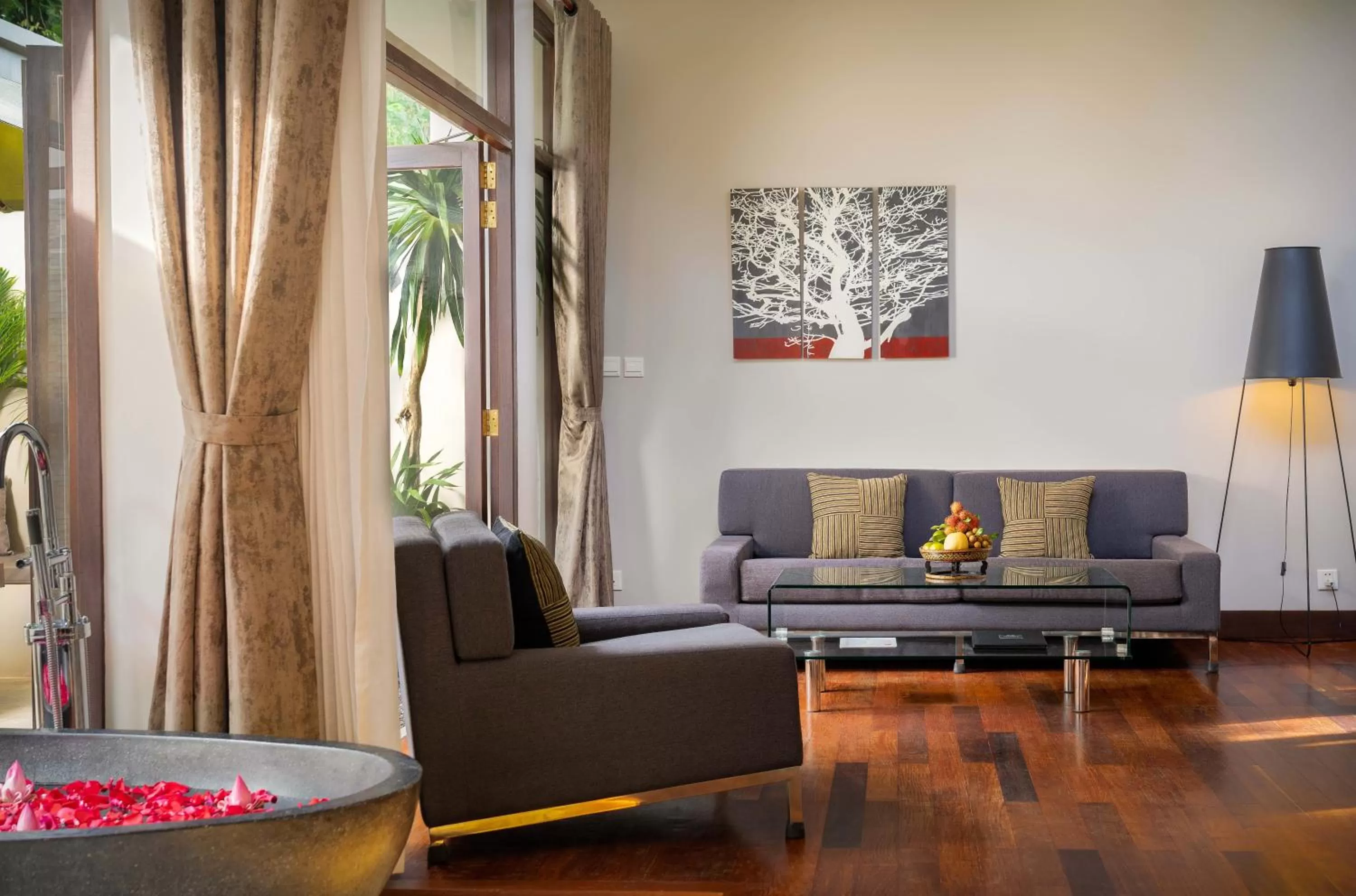 Living room in Heritage Suites Hotel