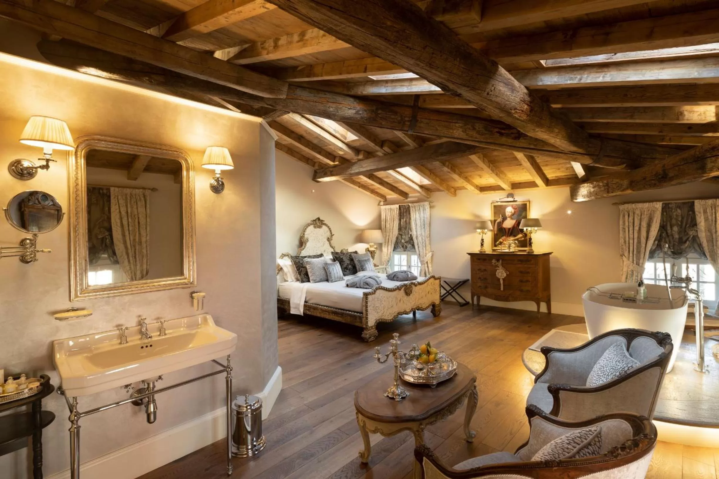 Photo of the whole room, Bed in Antica Dimora Desenzano