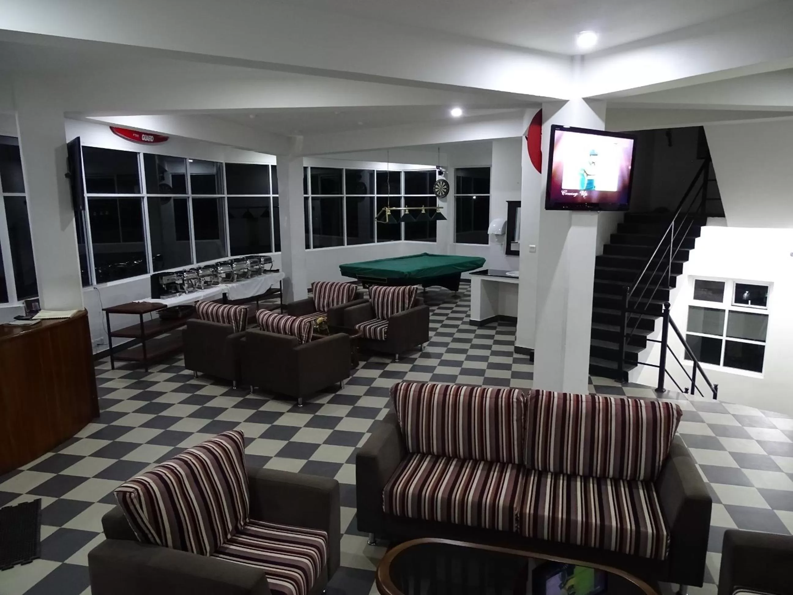 Communal lounge/ TV room in Kandy Supreme Hotel