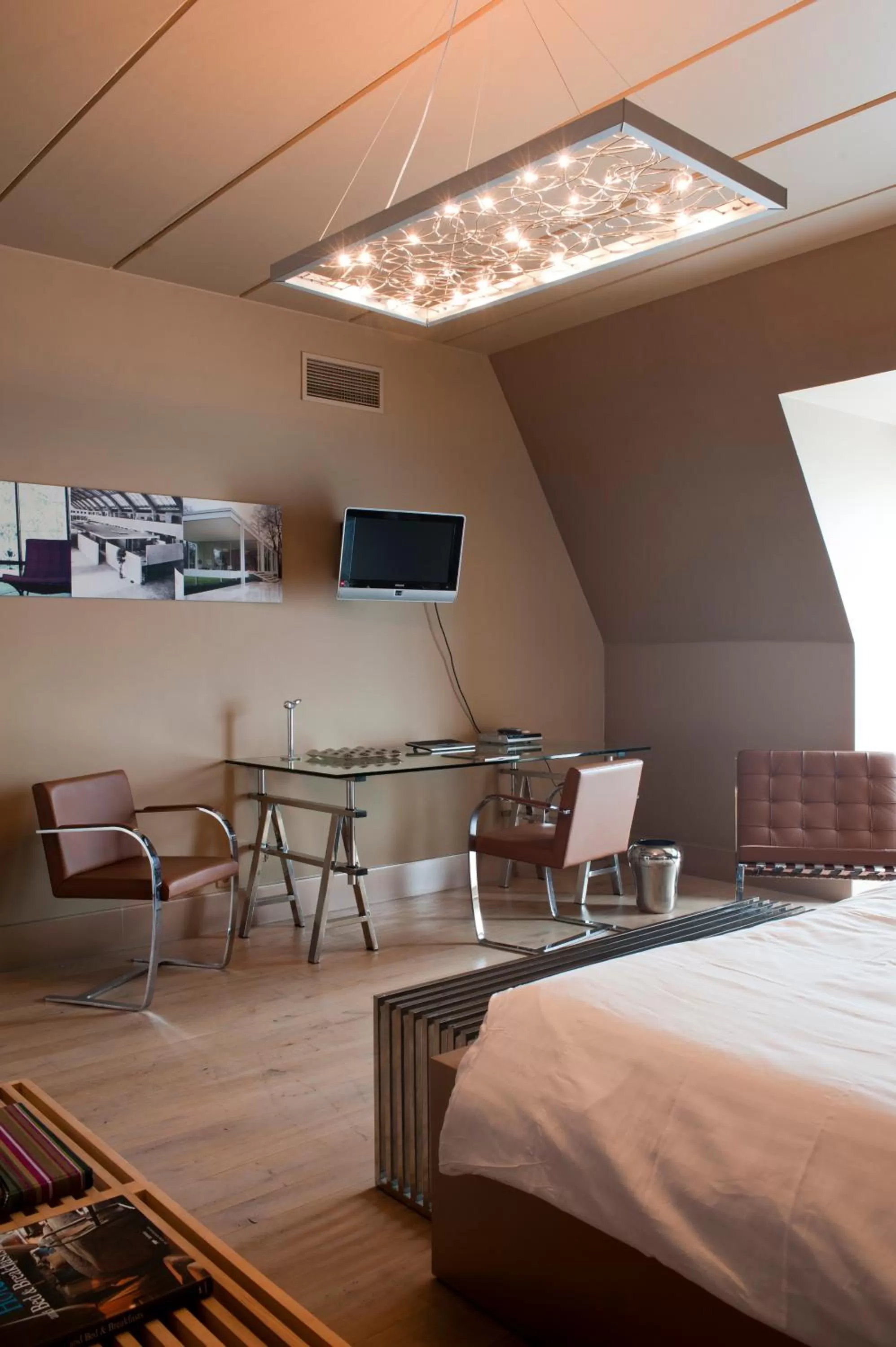 Seating area, Bed in Hotel Recour