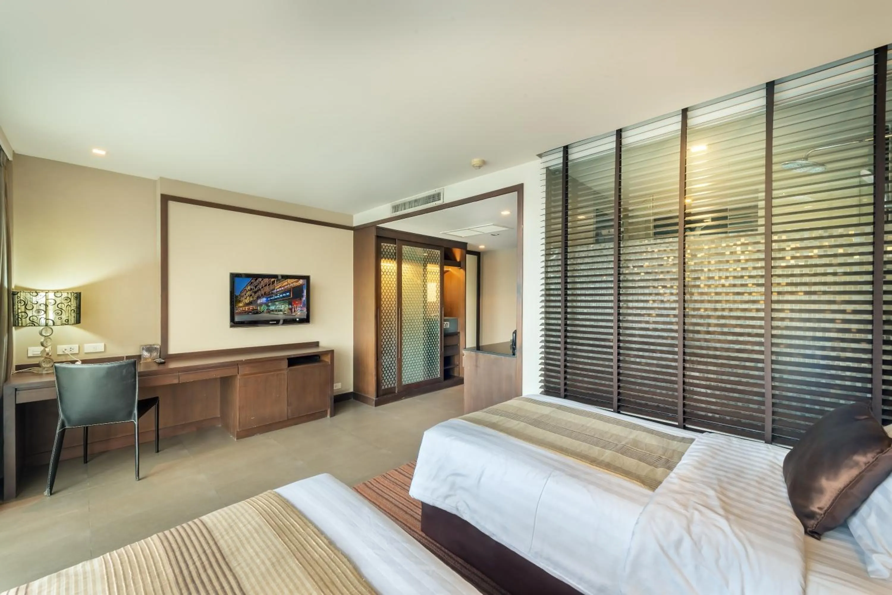 Bed in M2 de Bangkok Hotel