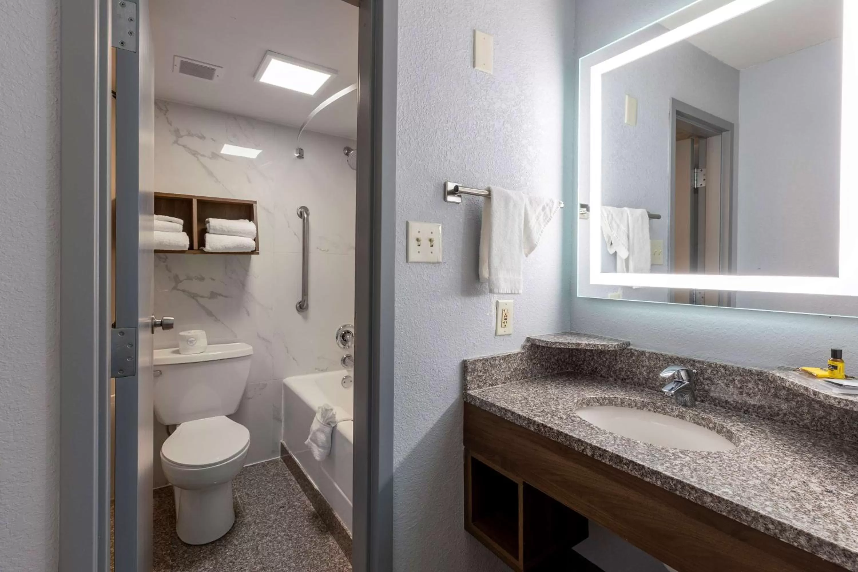 Bathroom in Best Western Plus St. Louis West-Westport