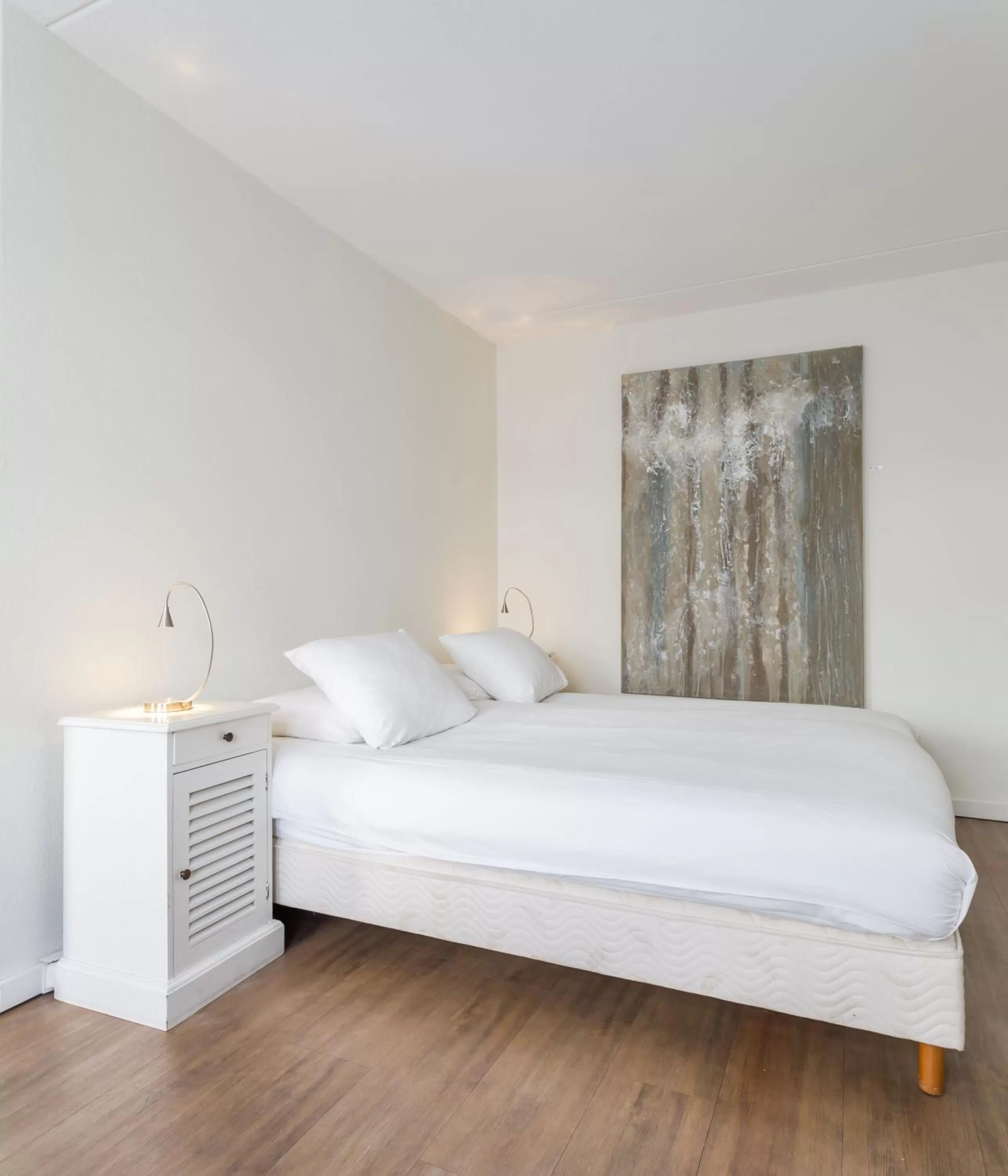 Bedroom, Bed in Strandhotel Domburg