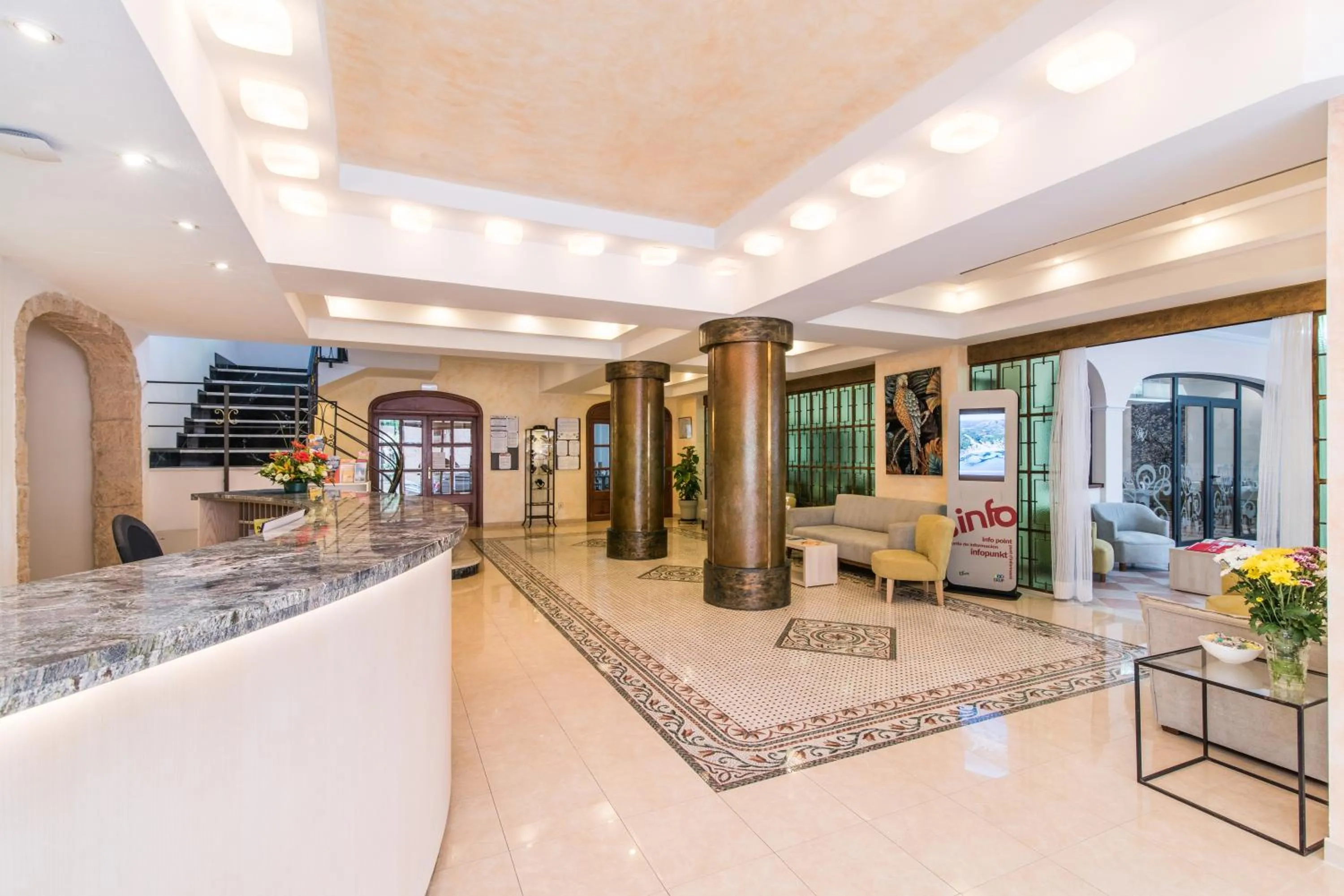 Lobby or reception in Hotel Baviera