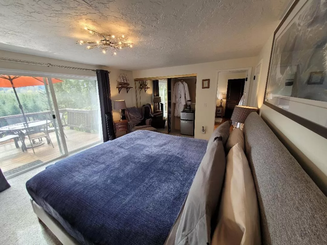 Photo of the whole room, Bed in Misty Valley Inn