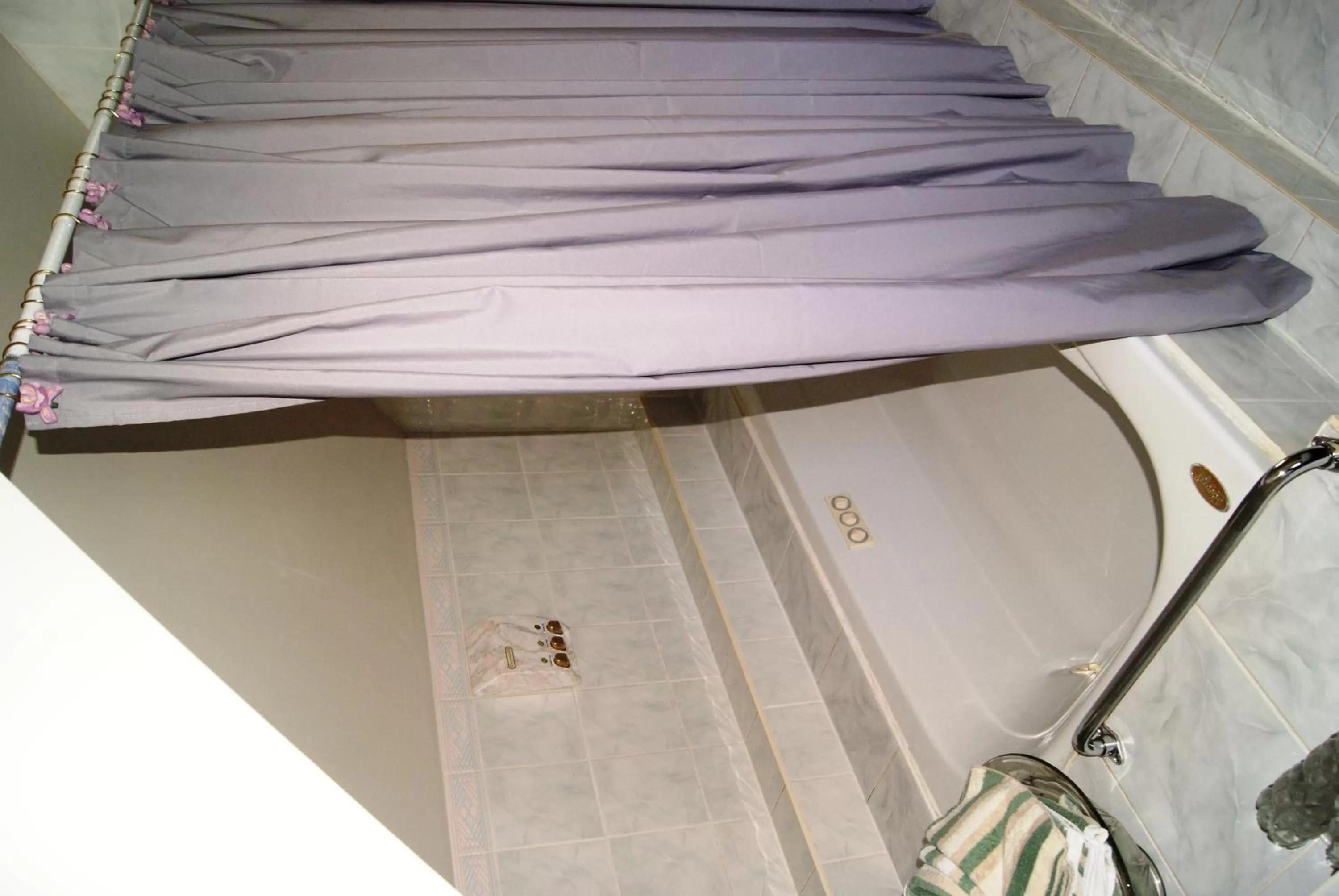 Bed in Ye Olde Walkerville Bed & Breakfast