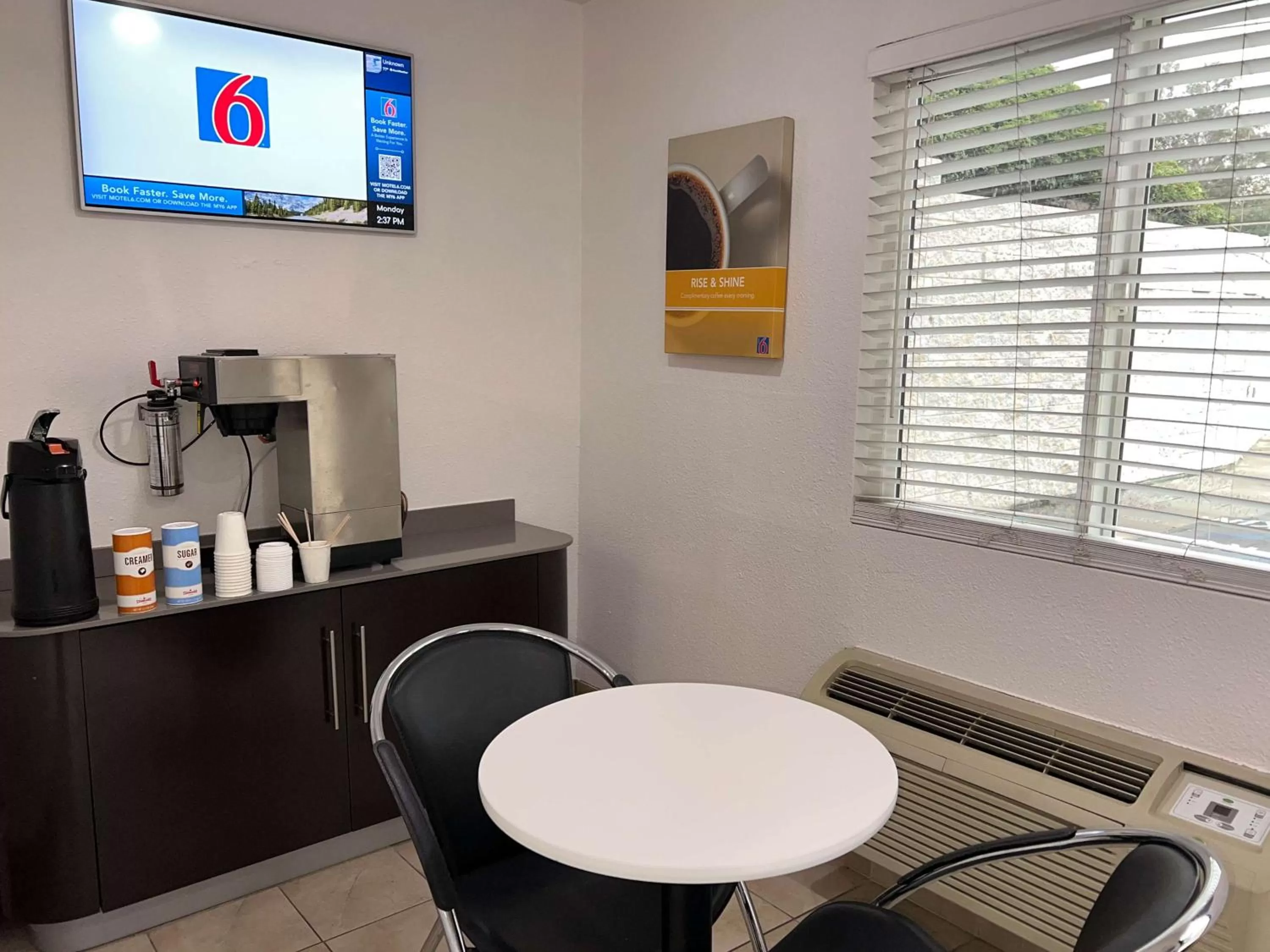 Lobby or reception in Motel 6-Orange, CA - Anaheim