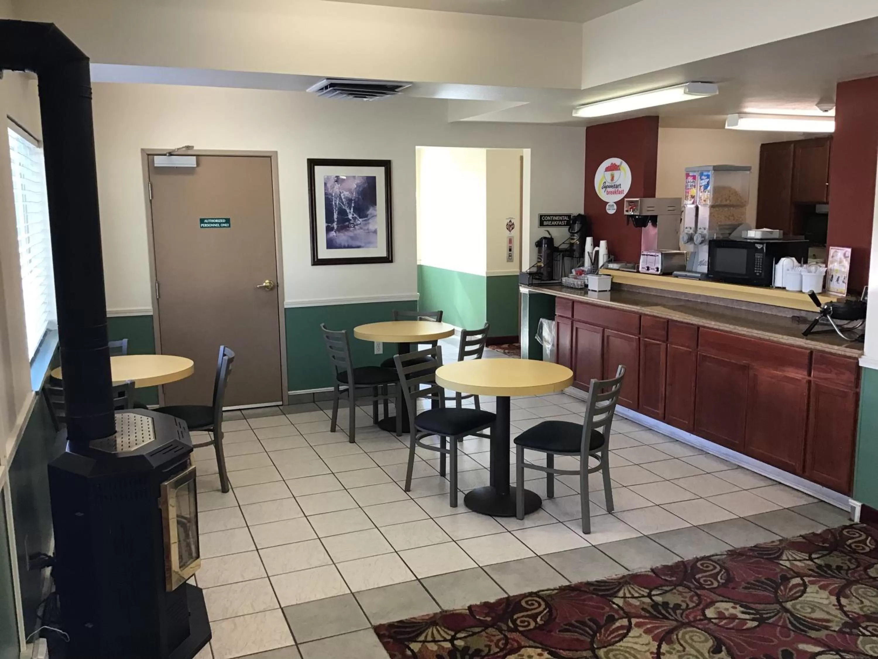 Breakfast in Super 8 by Wyndham Salmon