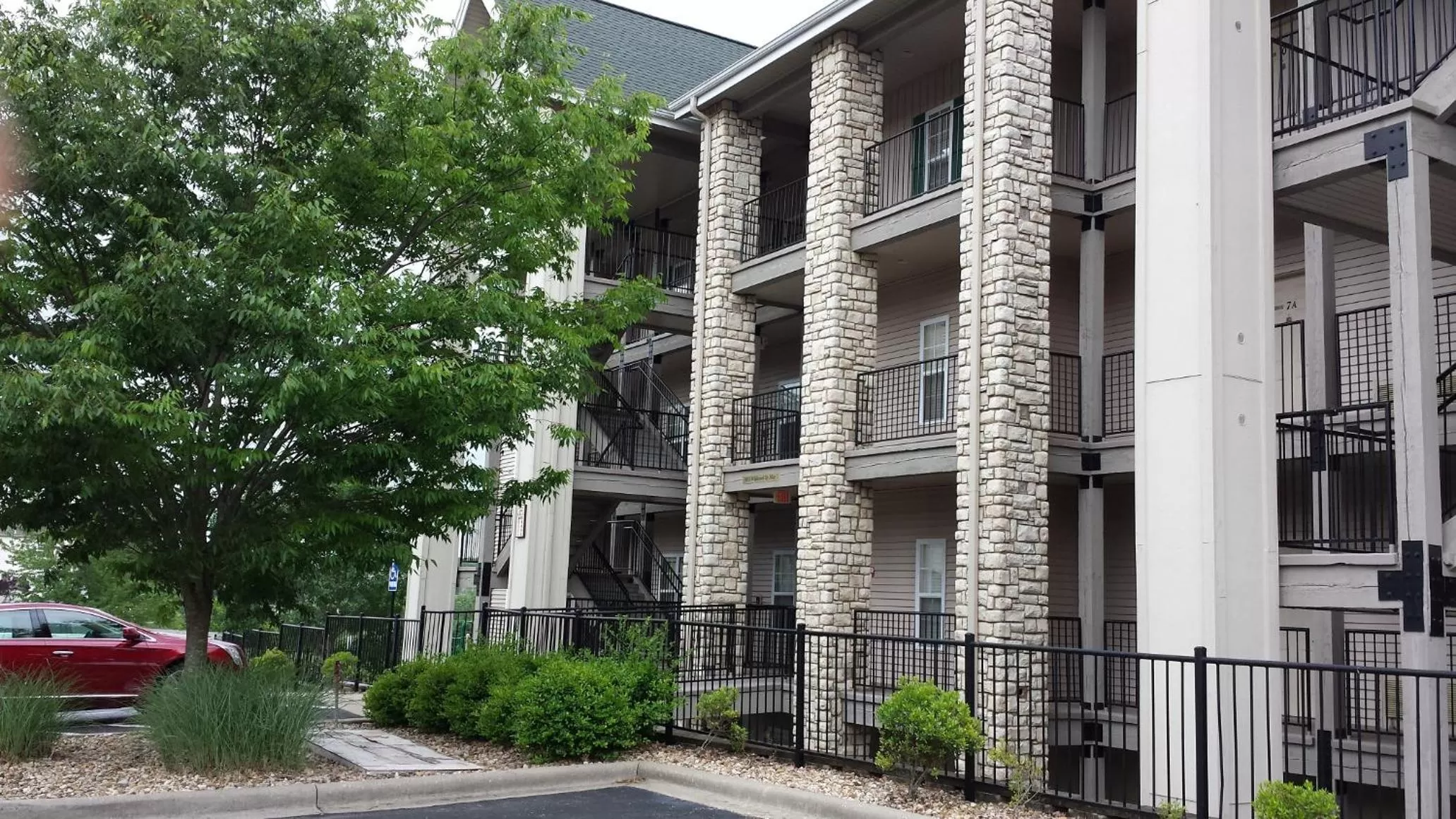 Property building in Thousand Hills Golf Resort