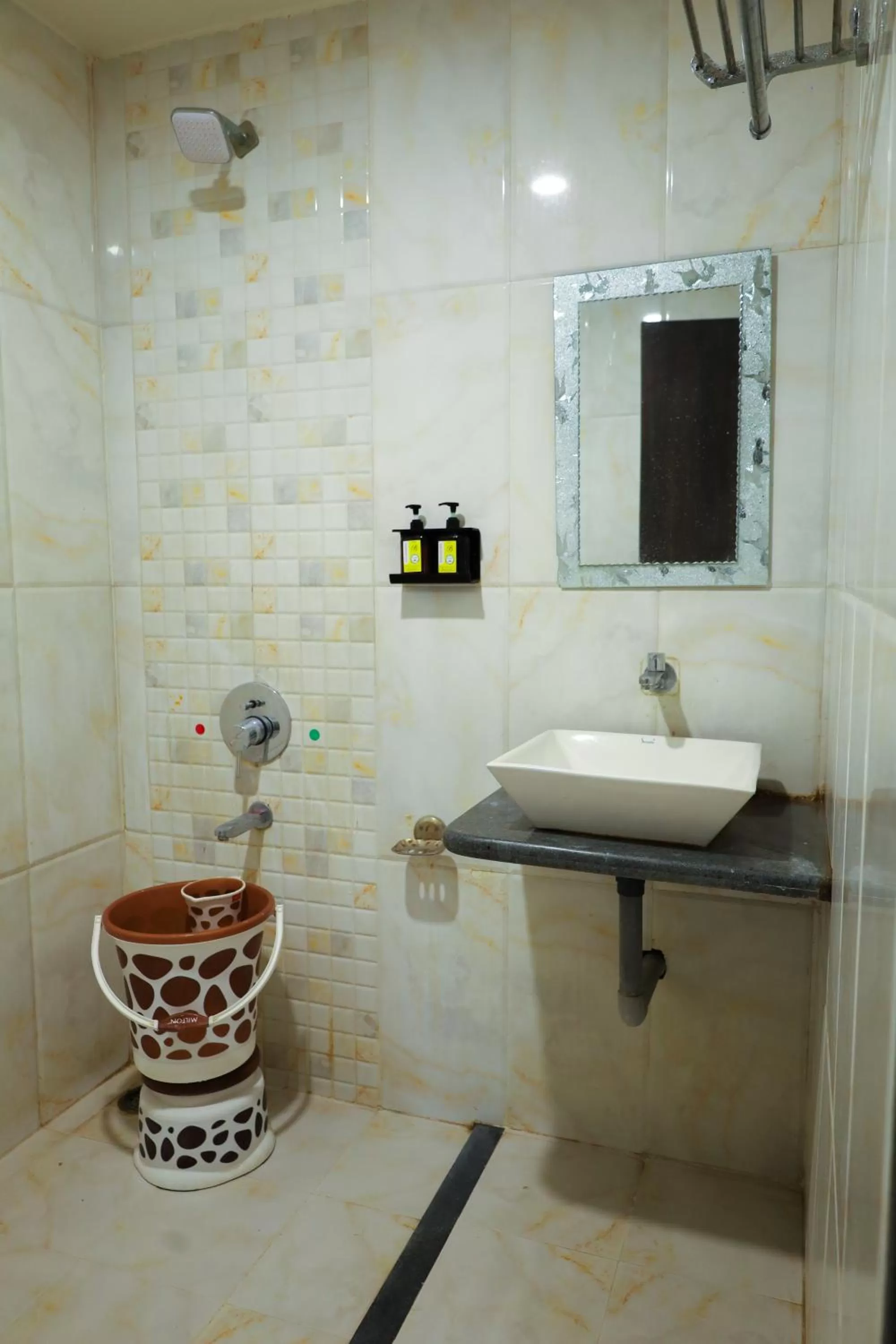 Bathroom in Hotel Sai Bansi