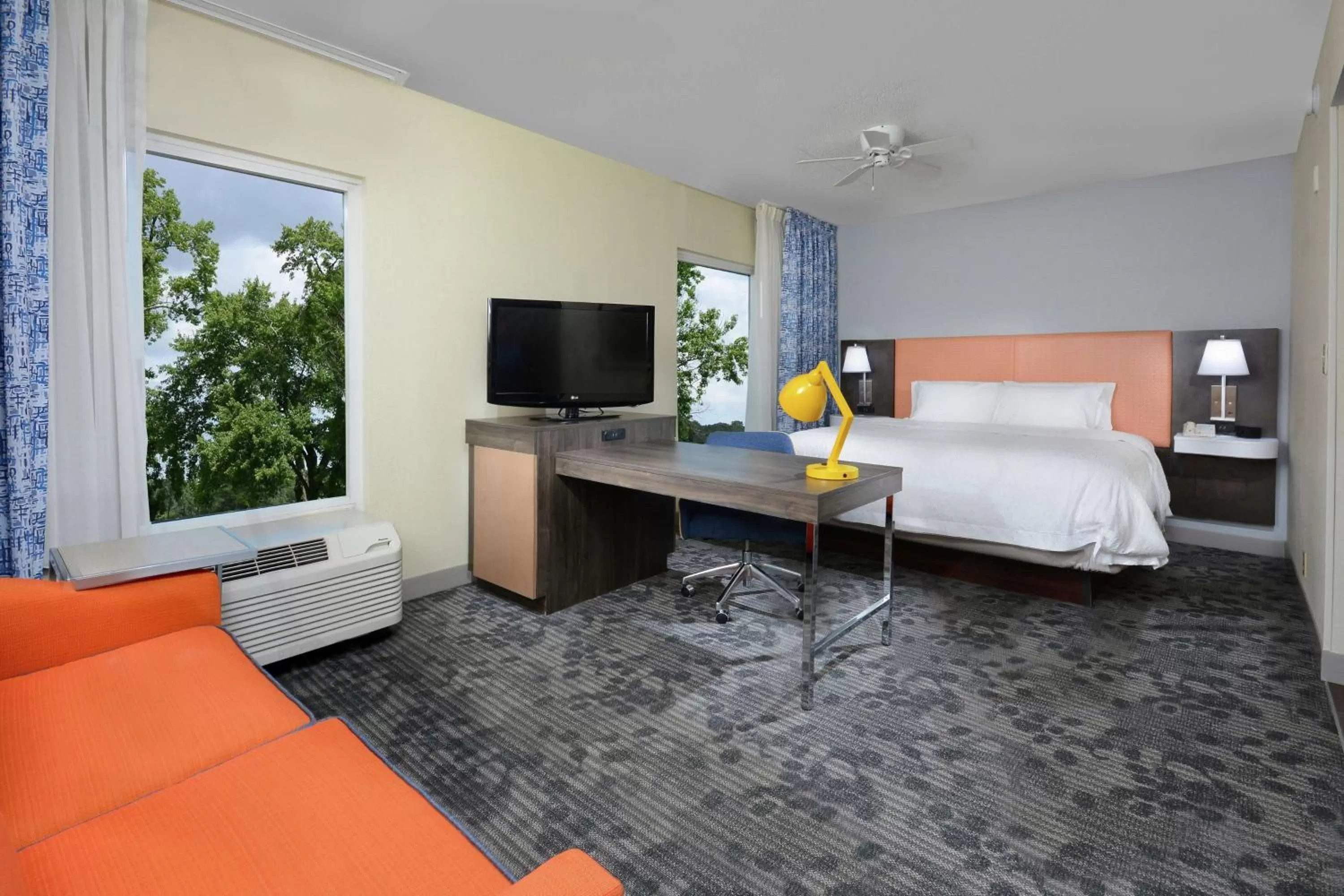 King Suite - Non-Smoking in Hampton Inn & Suites Clinton