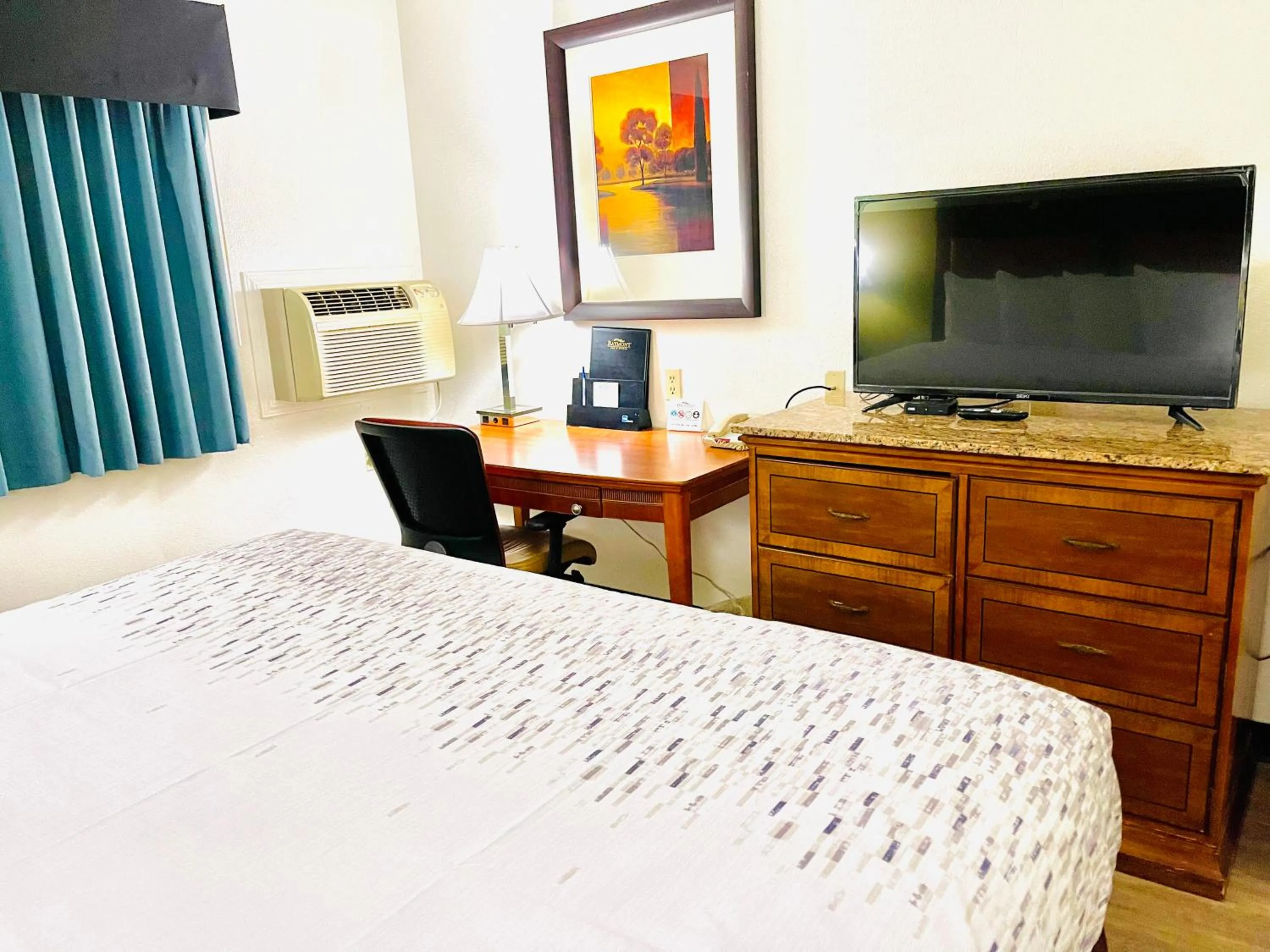 Bed in Baymont by Wyndham Hutchinson