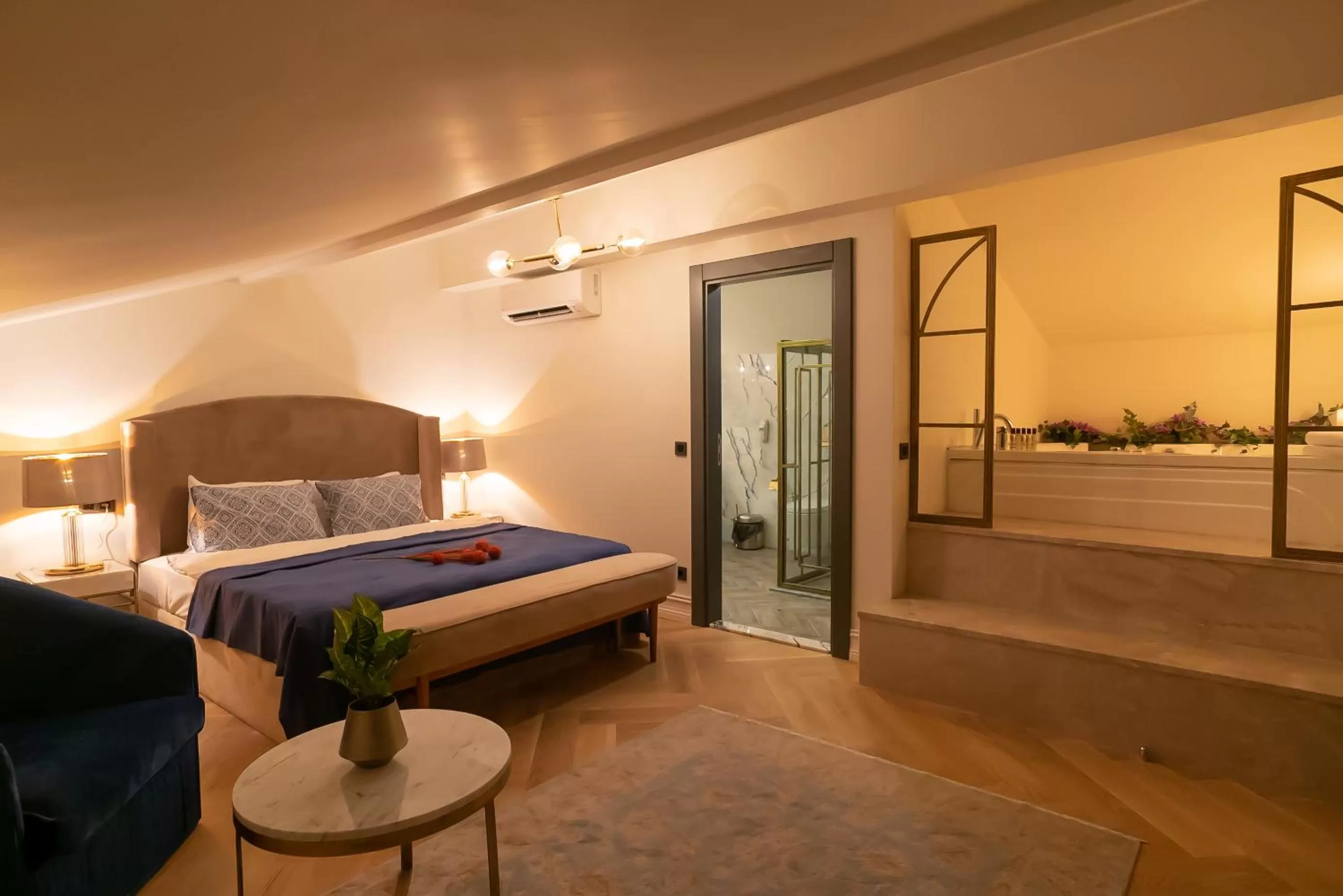 Bedroom, Bed in Malta Bosphorus Hotel