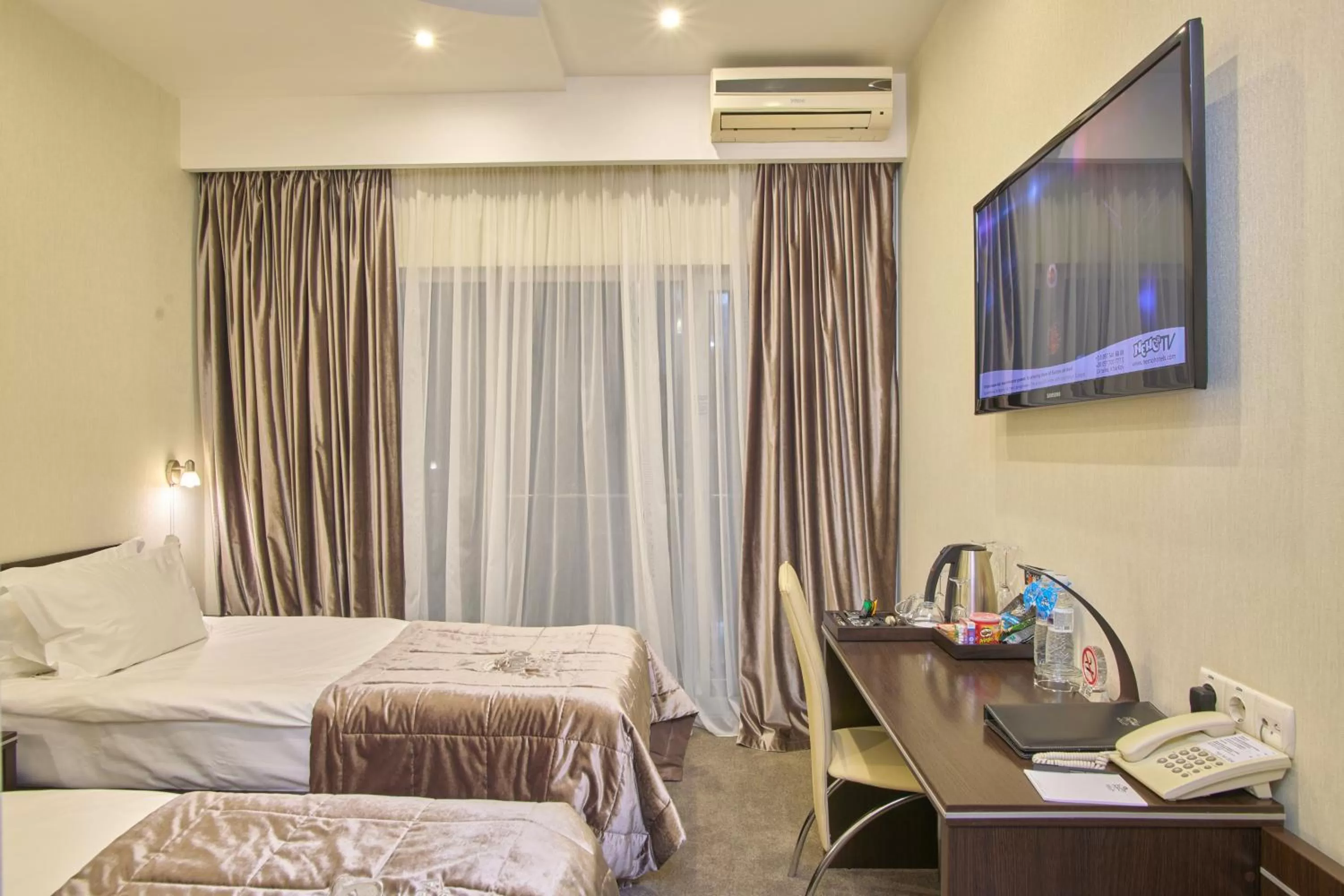 Bed in Hotel & Spa NEMO with dolphins