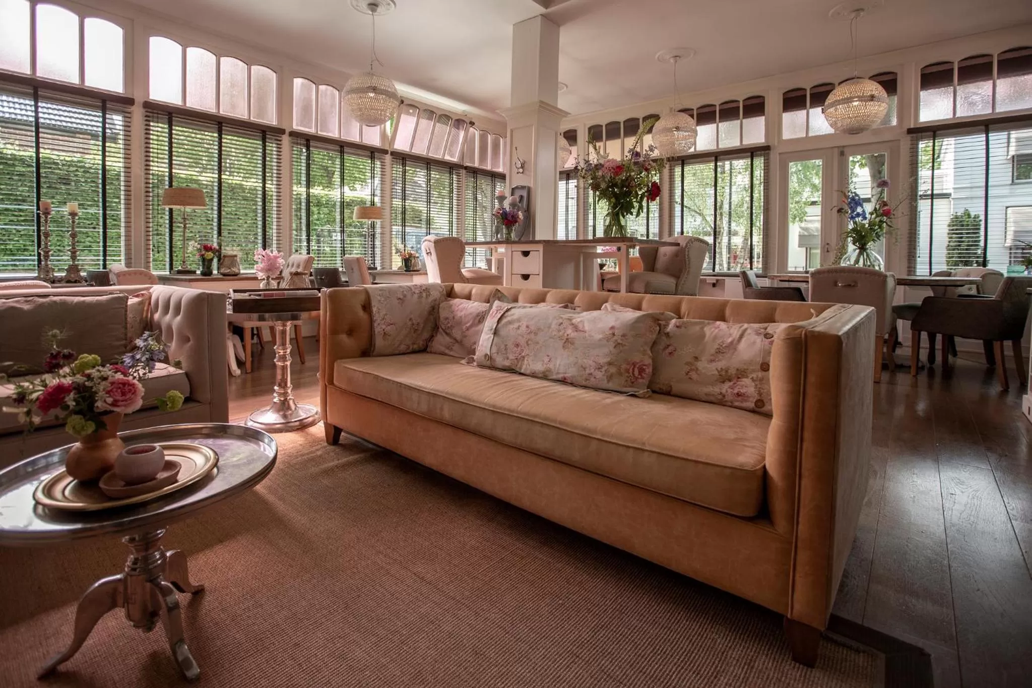 Seating area in Zenzez Hotel & Lounge