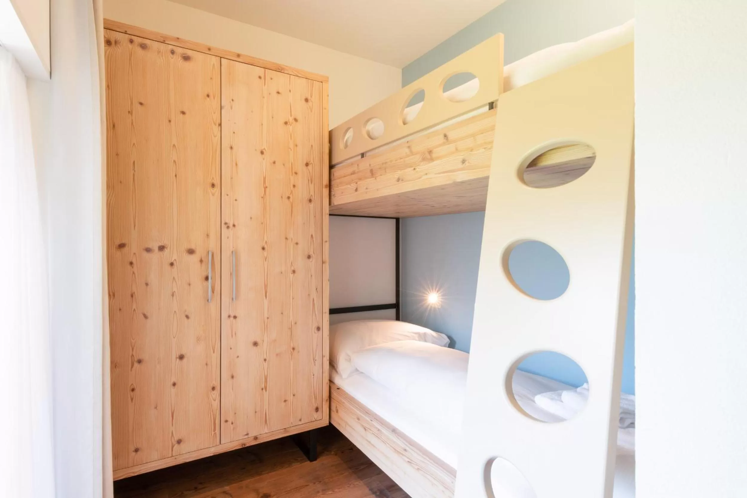 children, Bed in Randolins Familienresort