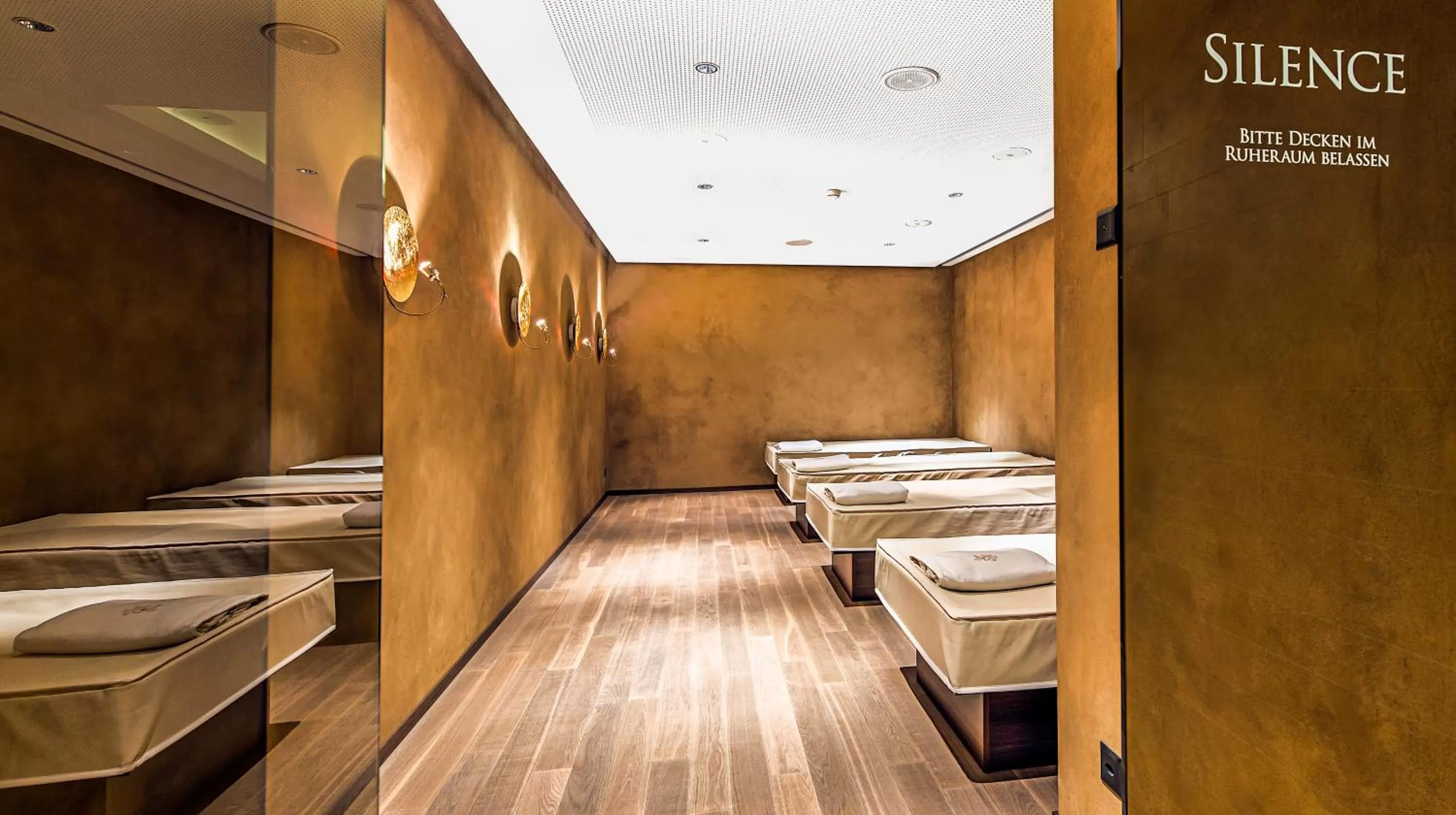 Sauna, Bed in Wellnesshotel Golfpanorama