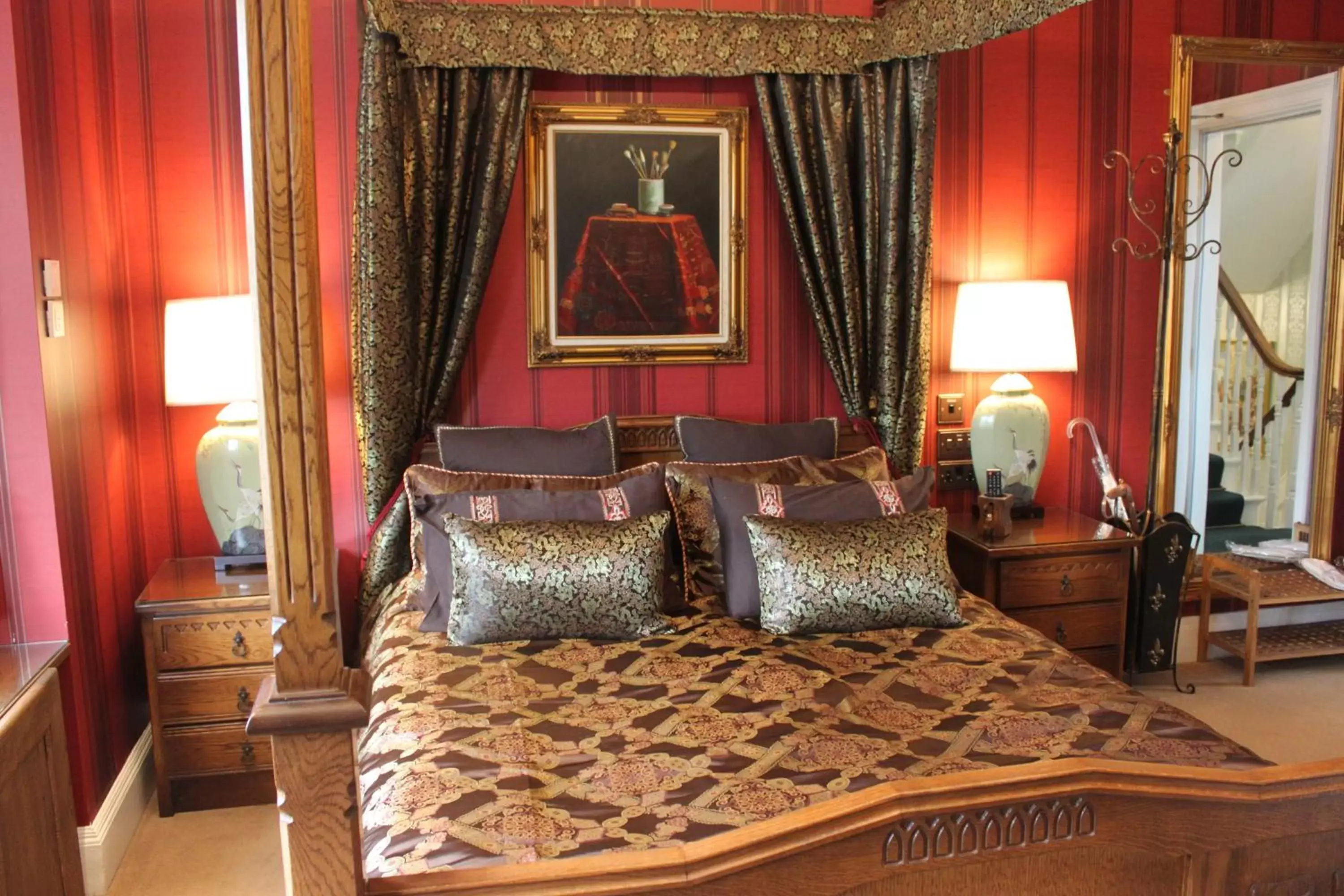 Oak Four Poster King in Tower Guest House Oak Four Poster King in Tower Guest House