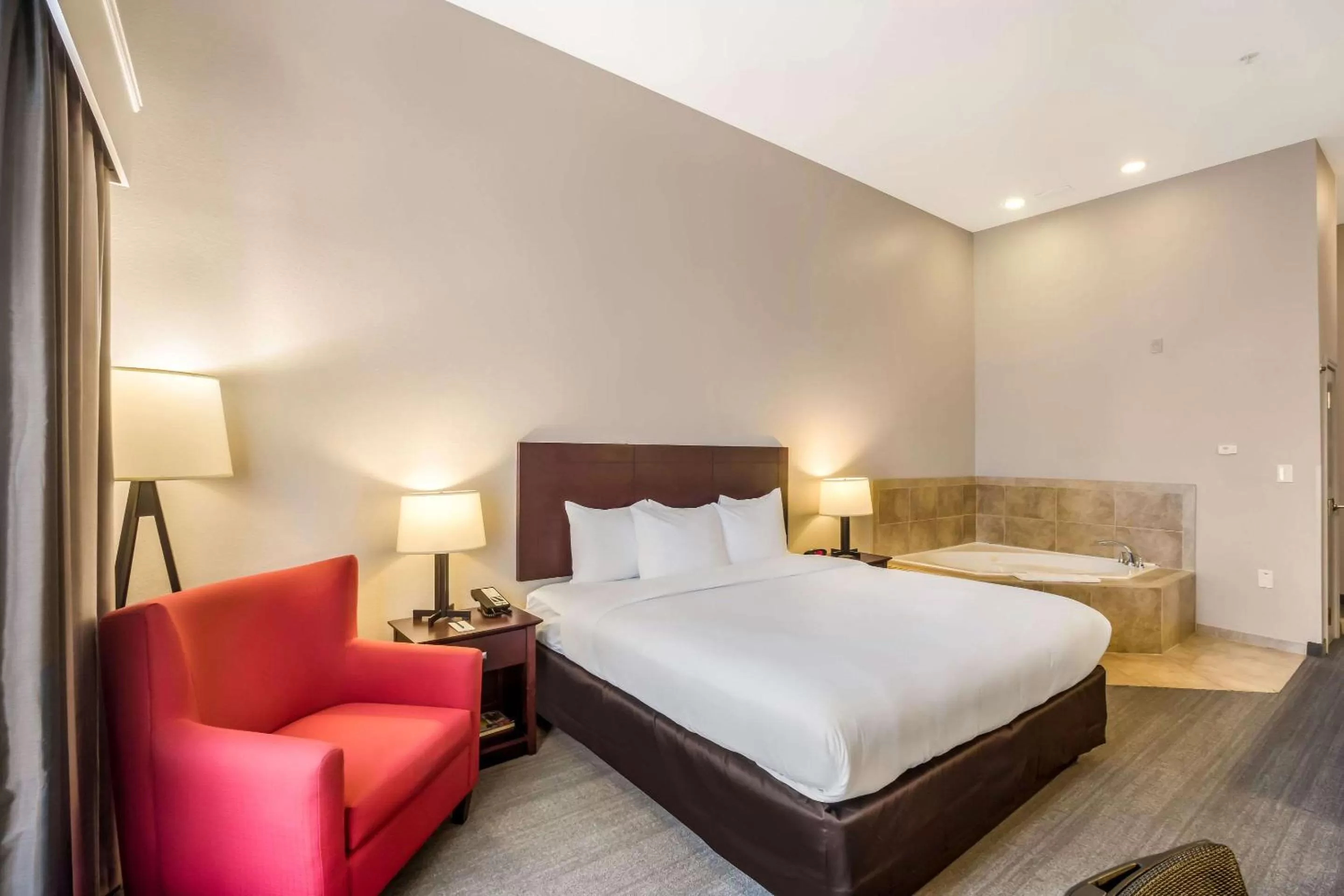 Photo of the whole room, Bed in Comfort Inn & Suites Fairburn - Atlanta Southwest