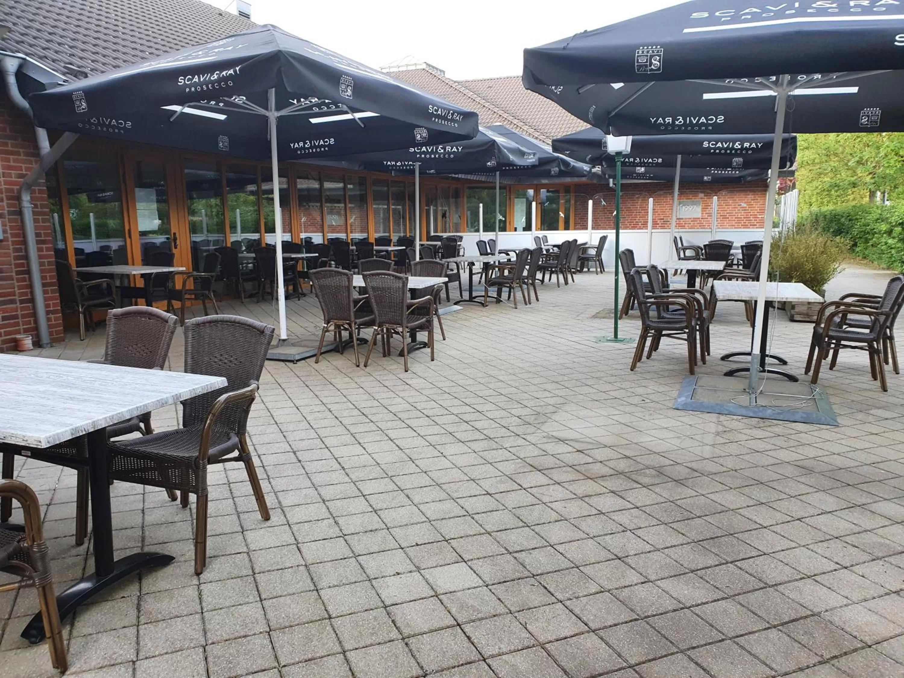 Patio in Olympia Hotel & Restaurant