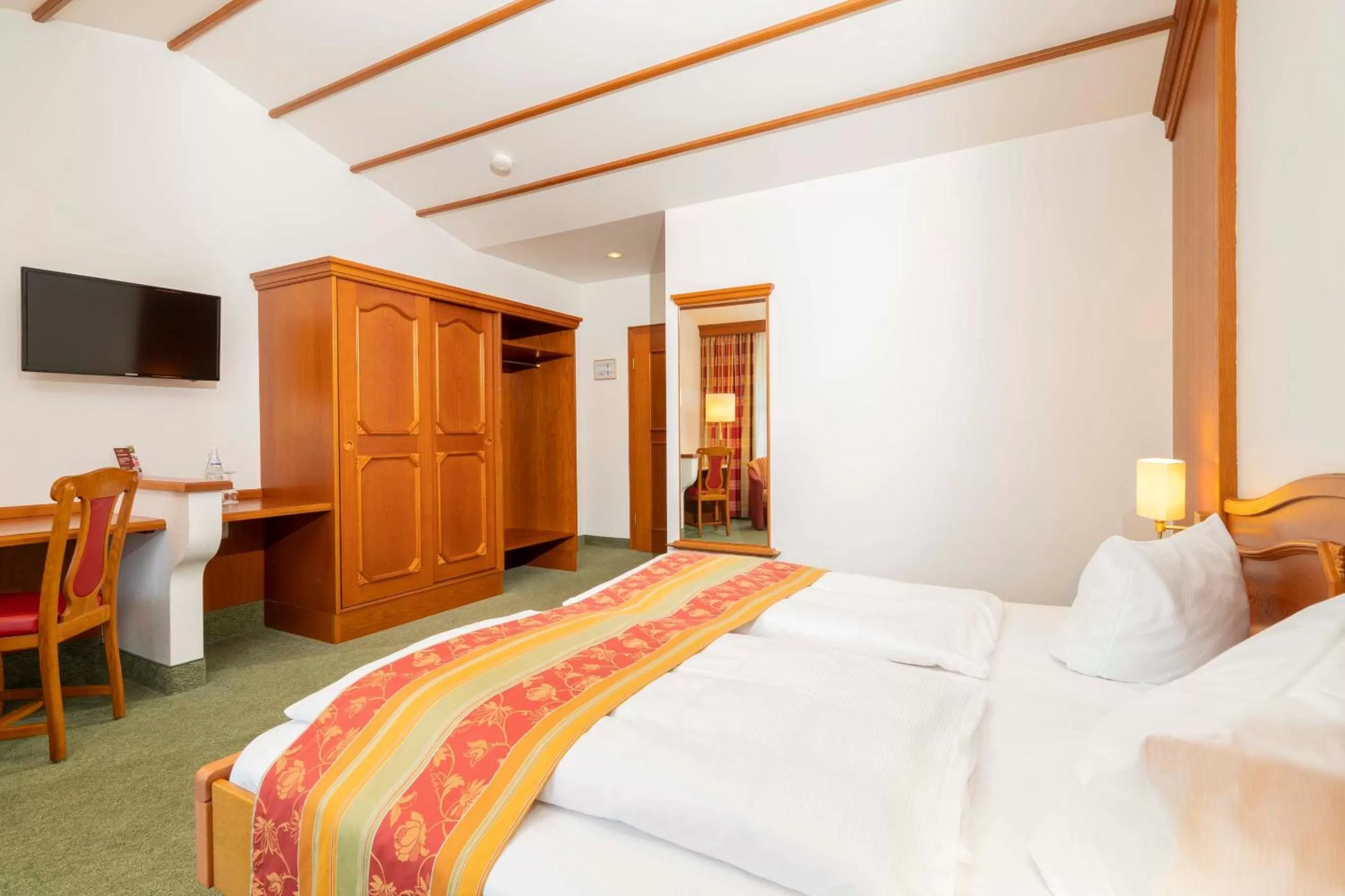 Photo of the whole room, Bed in Hotel Brauerei Gasthof Höhn