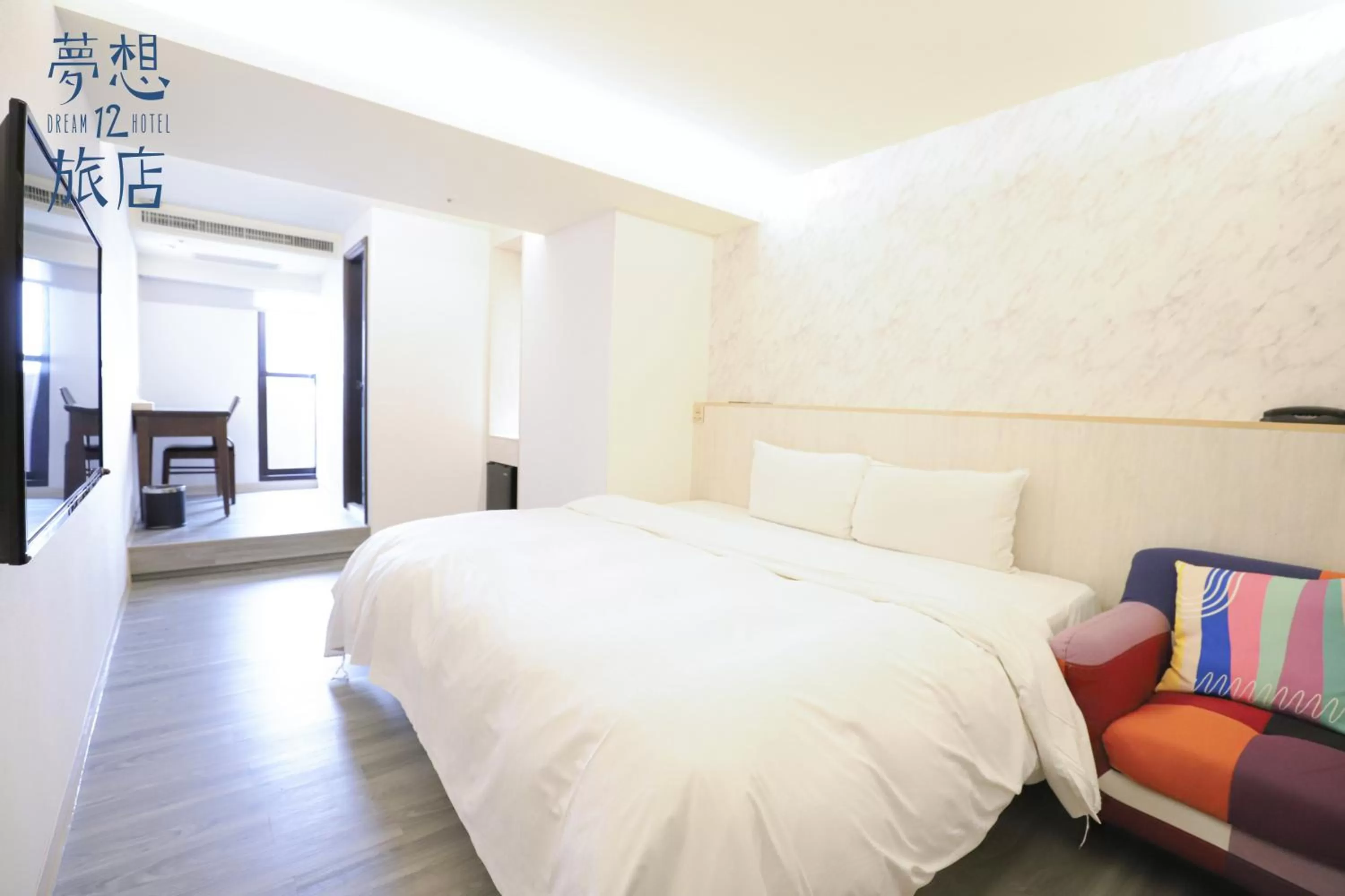 Photo of the whole room, Bed in Dream 12 Hotel