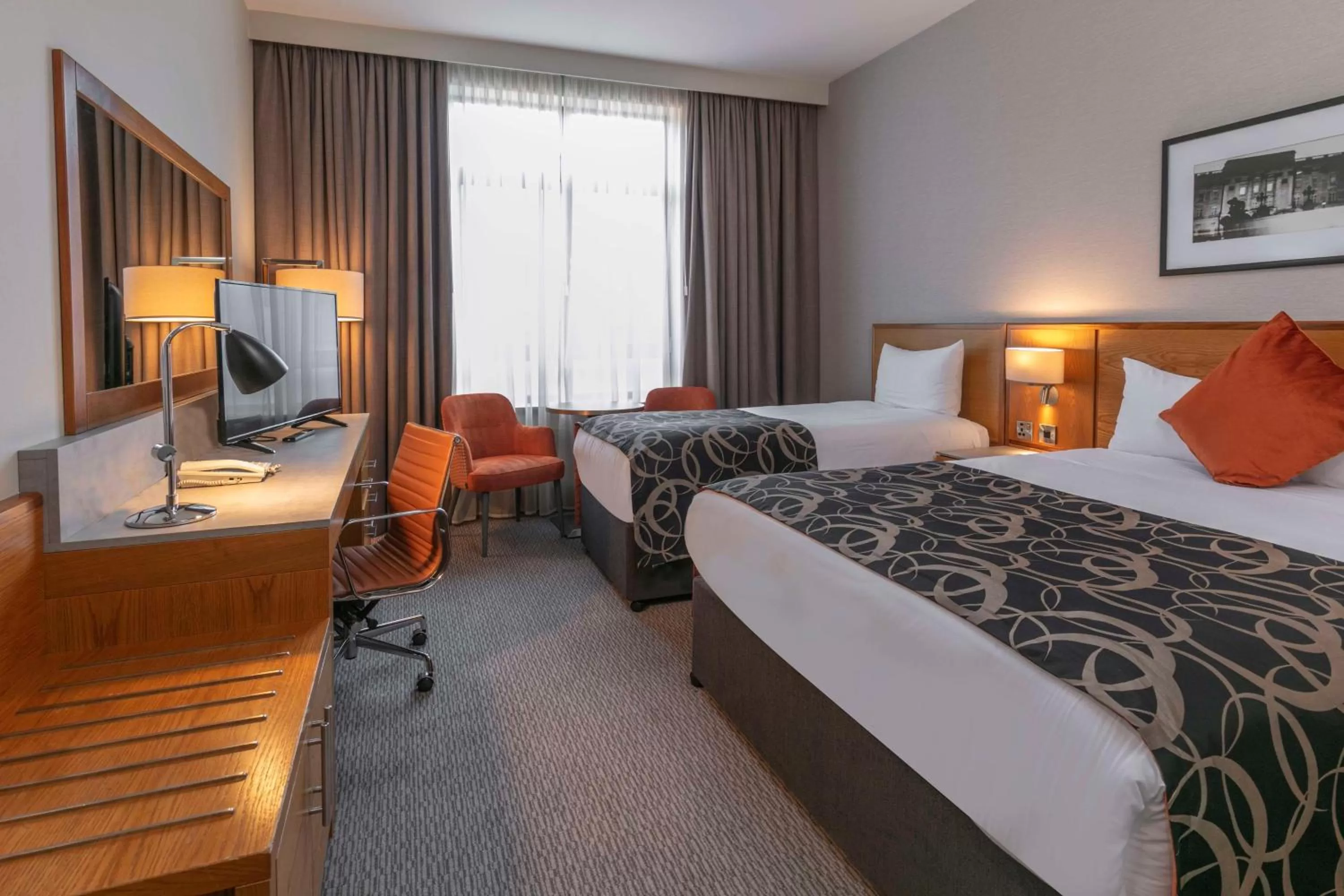 Bedroom, Bed in The Crown London, WorldHotels Distinctive