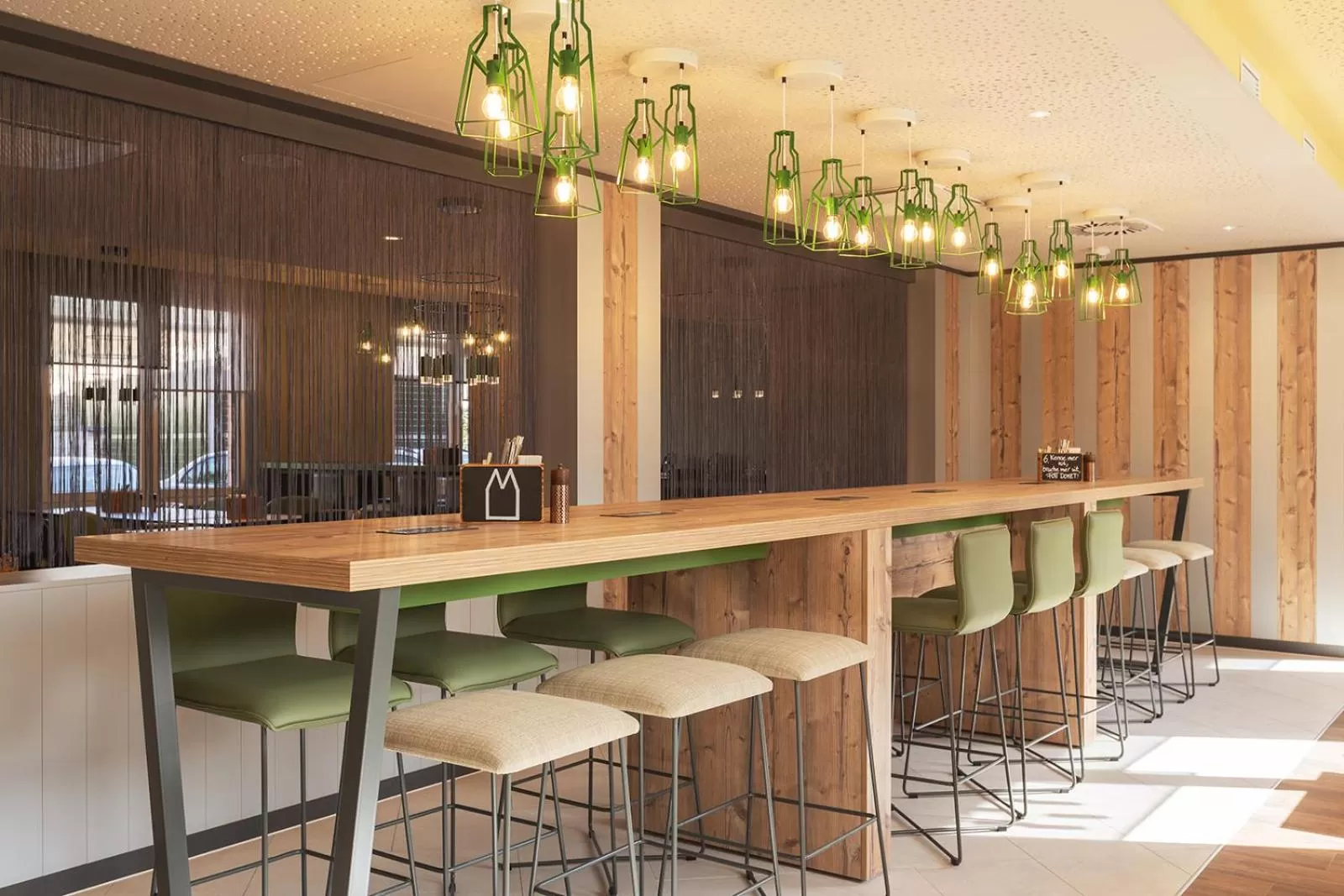 Restaurant/places to eat in Holiday Inn - the niu, Mill Cologne Mülheim by IHG