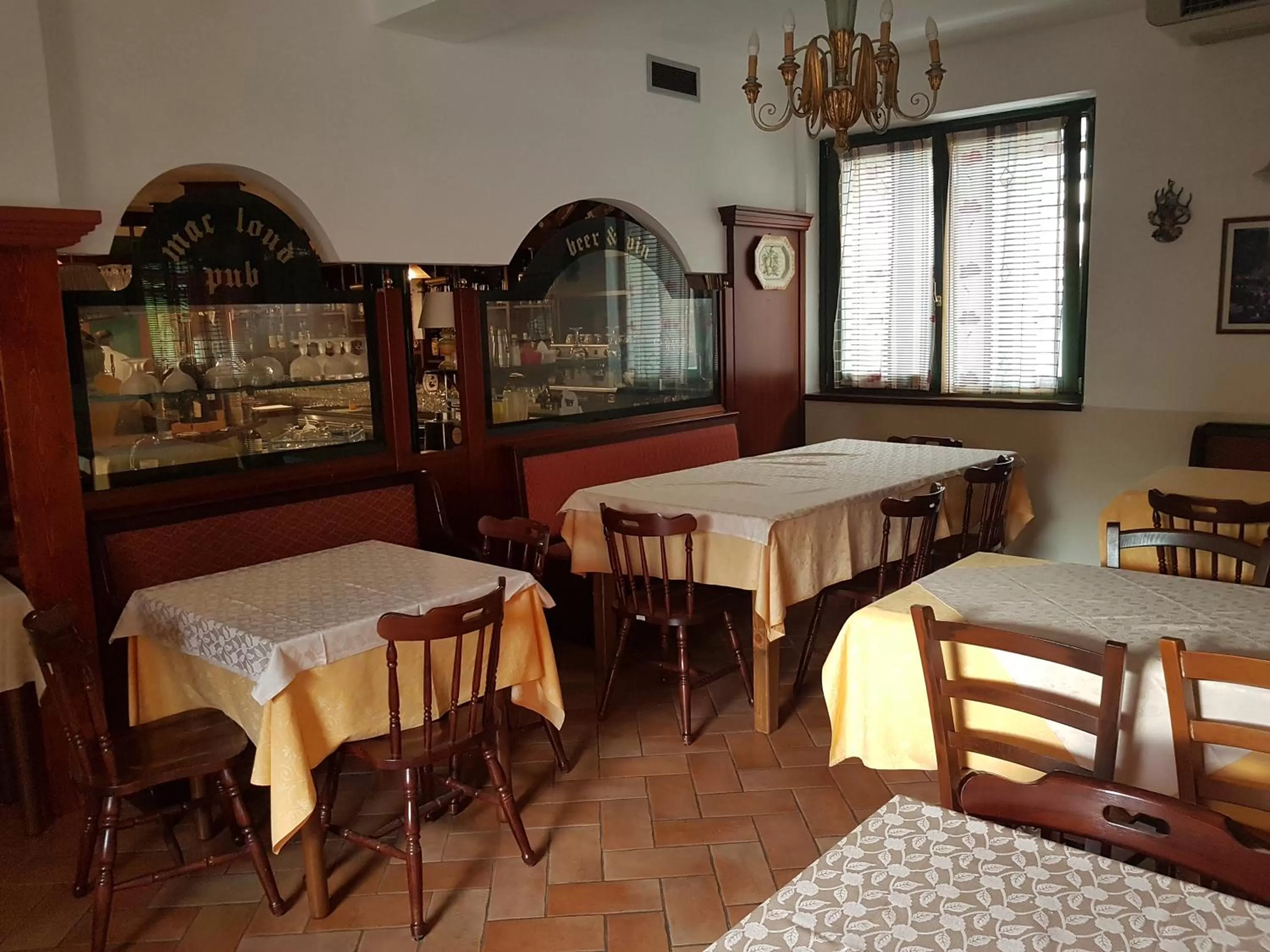 Restaurant/places to eat in Macloud pub B&B