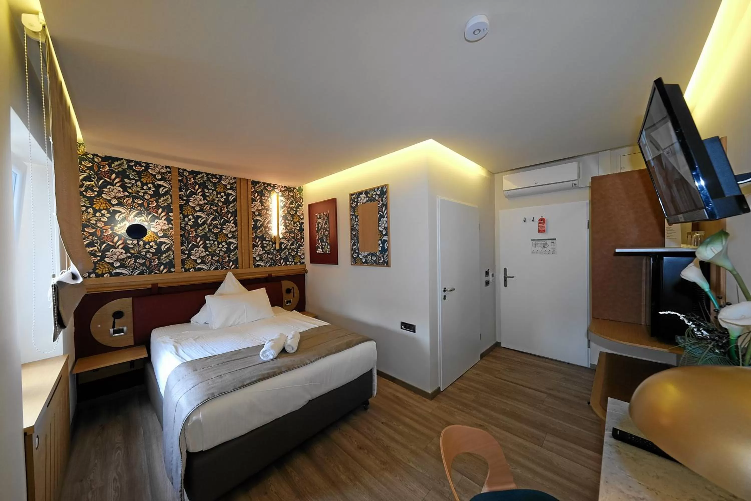 Photo of the whole room, Bed in Hotel-Restaurant Axion